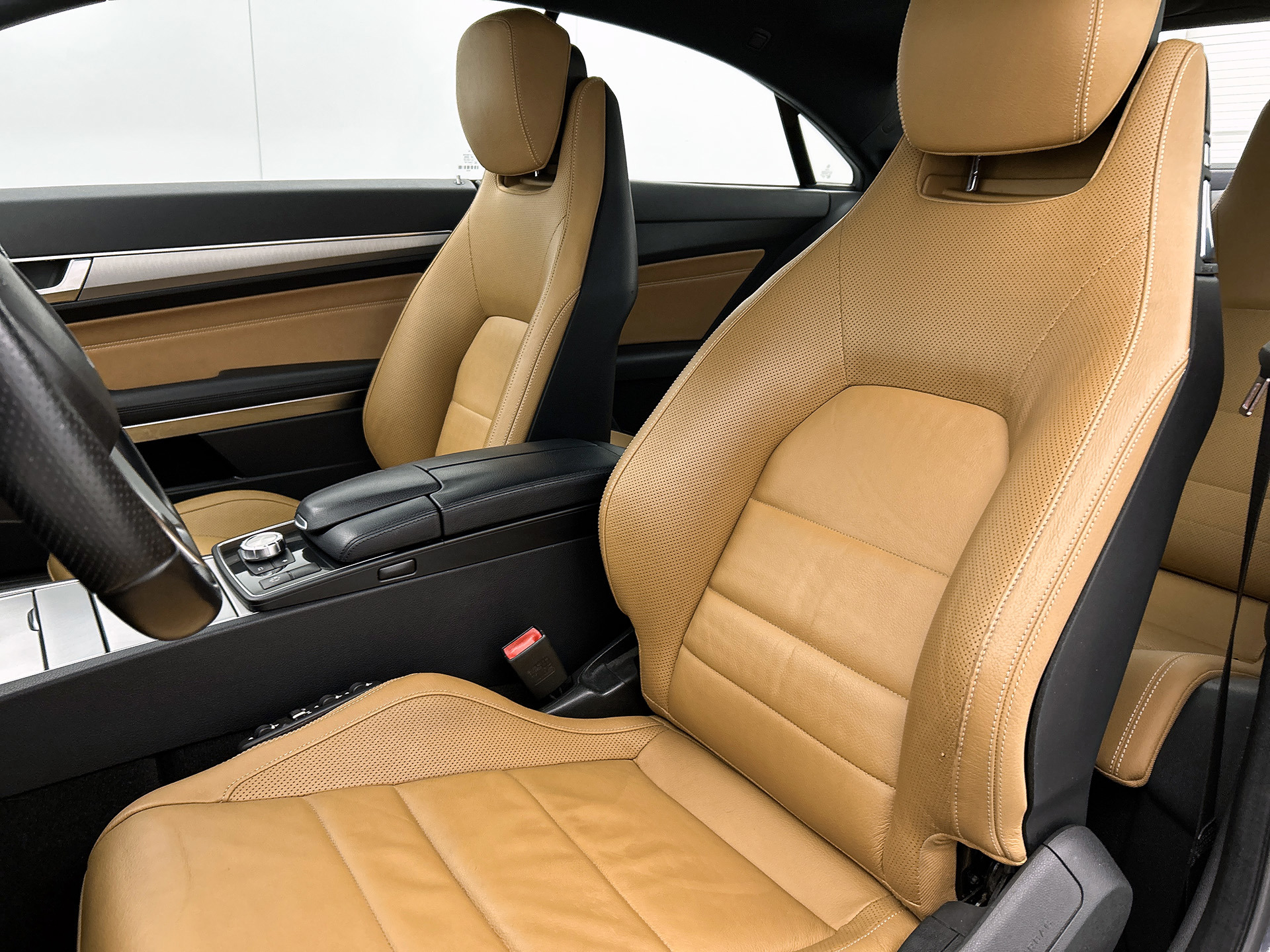 Foto van Mercedes-Benz E 200