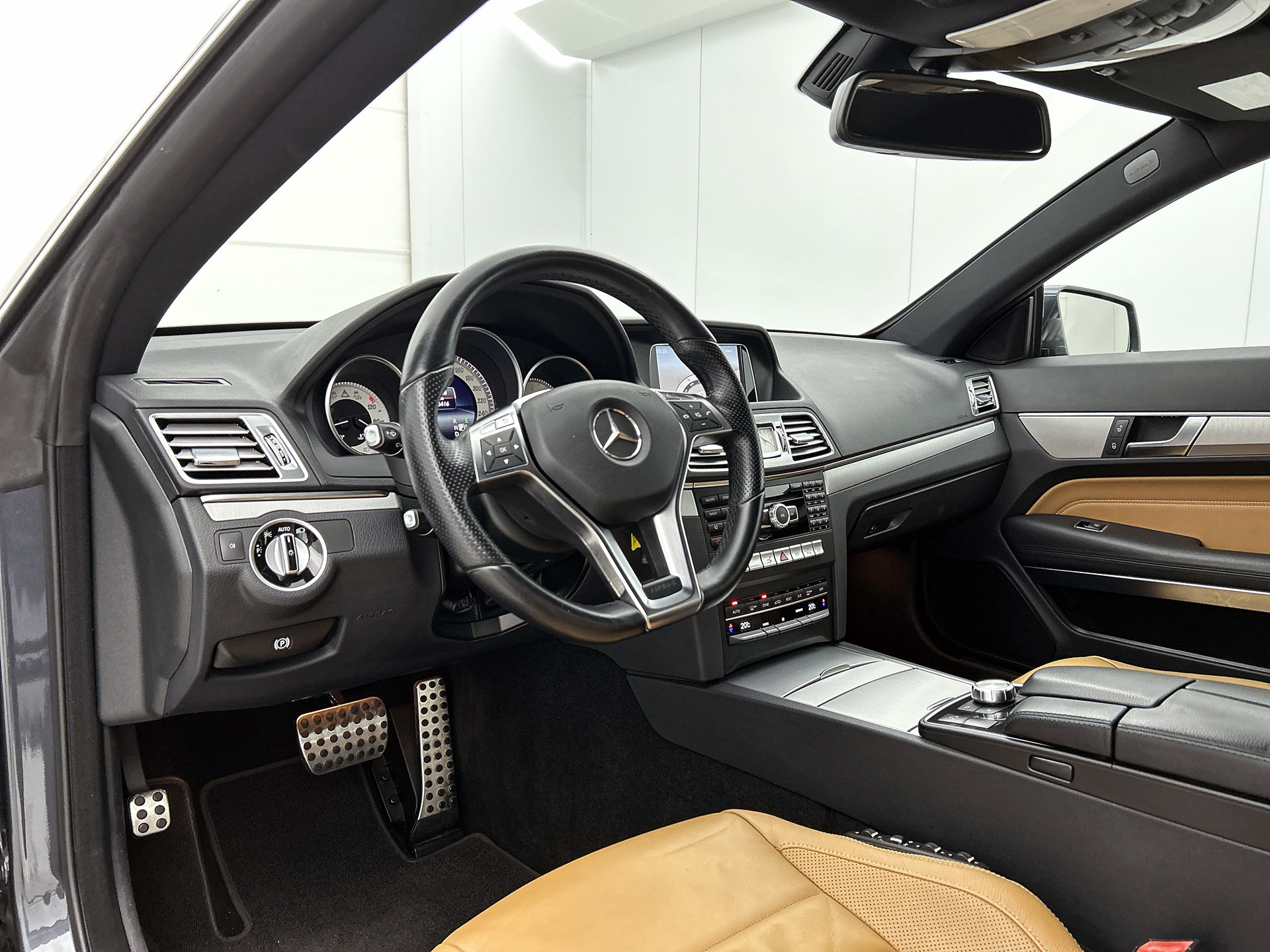 Foto van Mercedes-Benz E 200