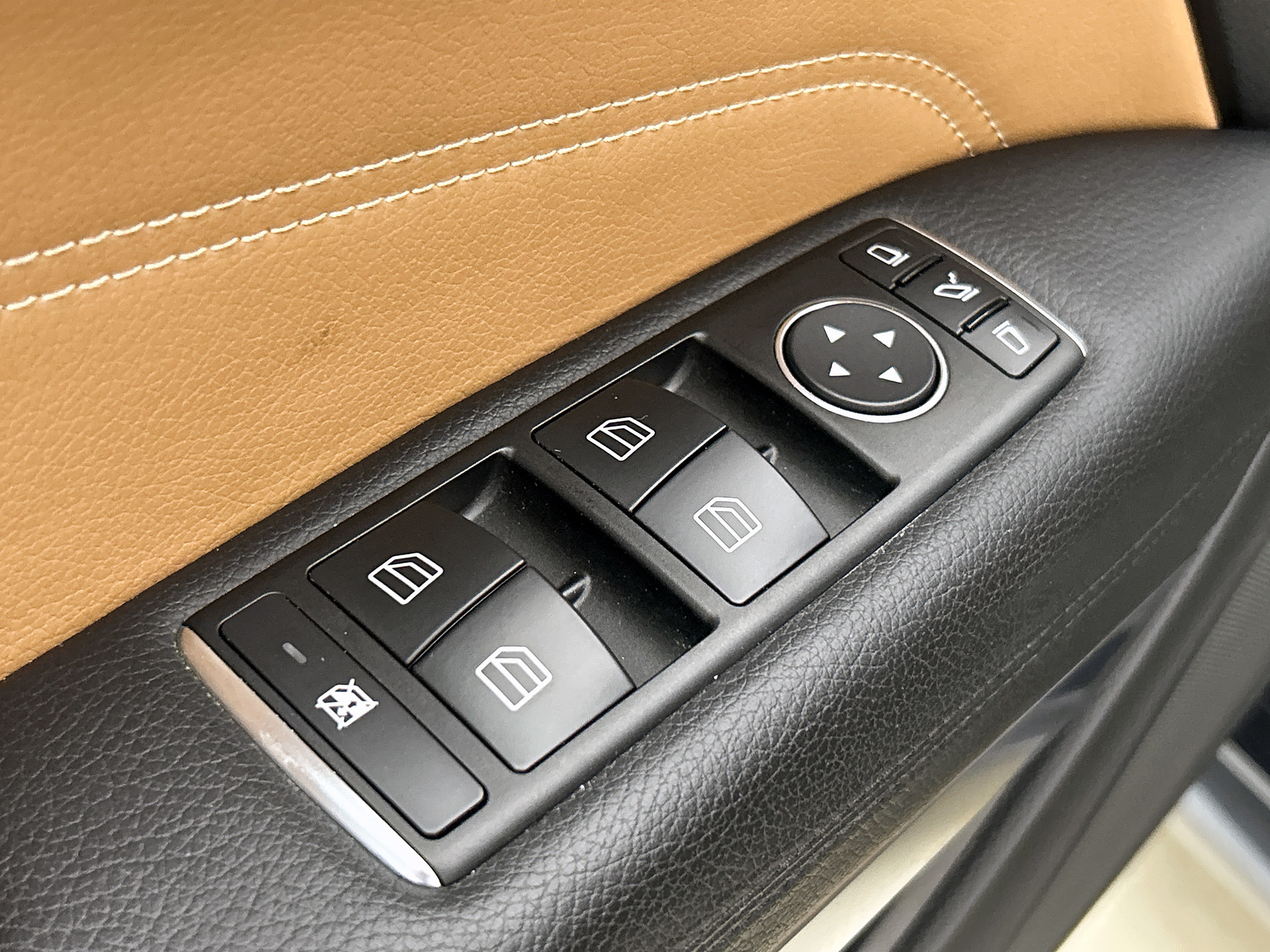 Foto van Mercedes-Benz E 200