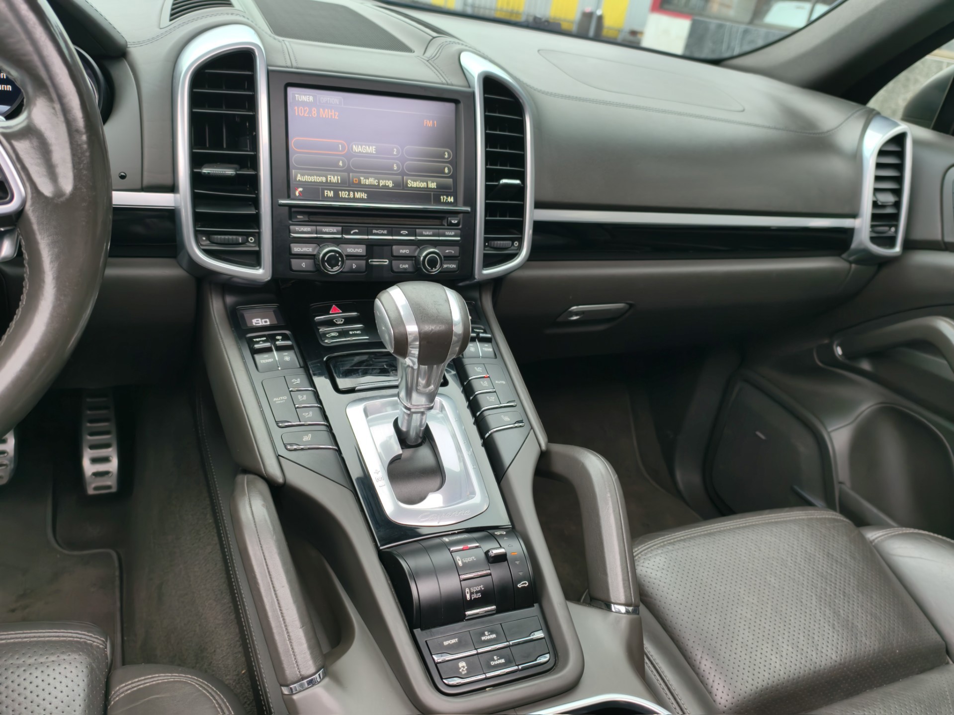Foto van Porsche Cayenne S E-hybrid