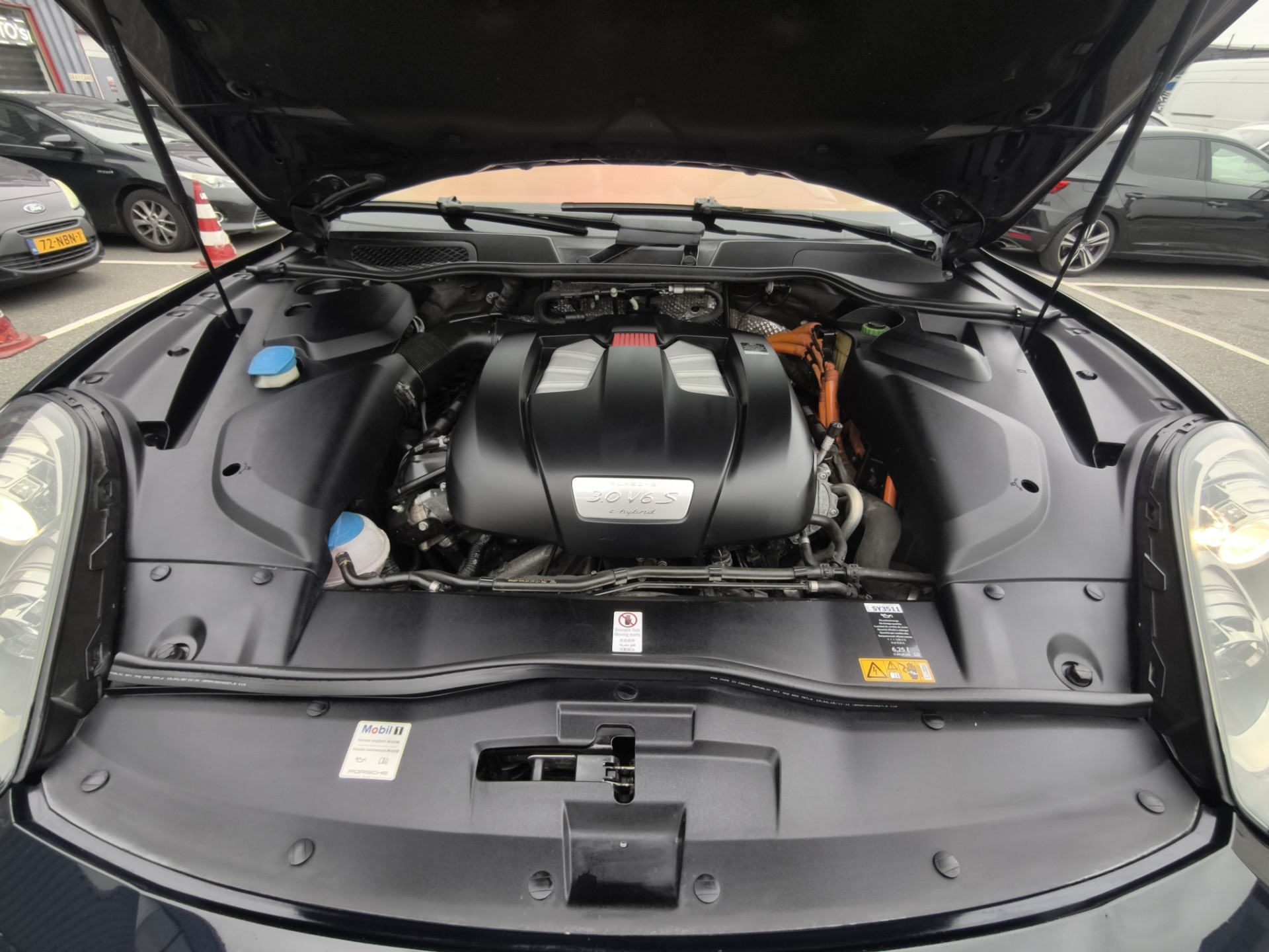 Foto van Porsche Cayenne S E-hybrid