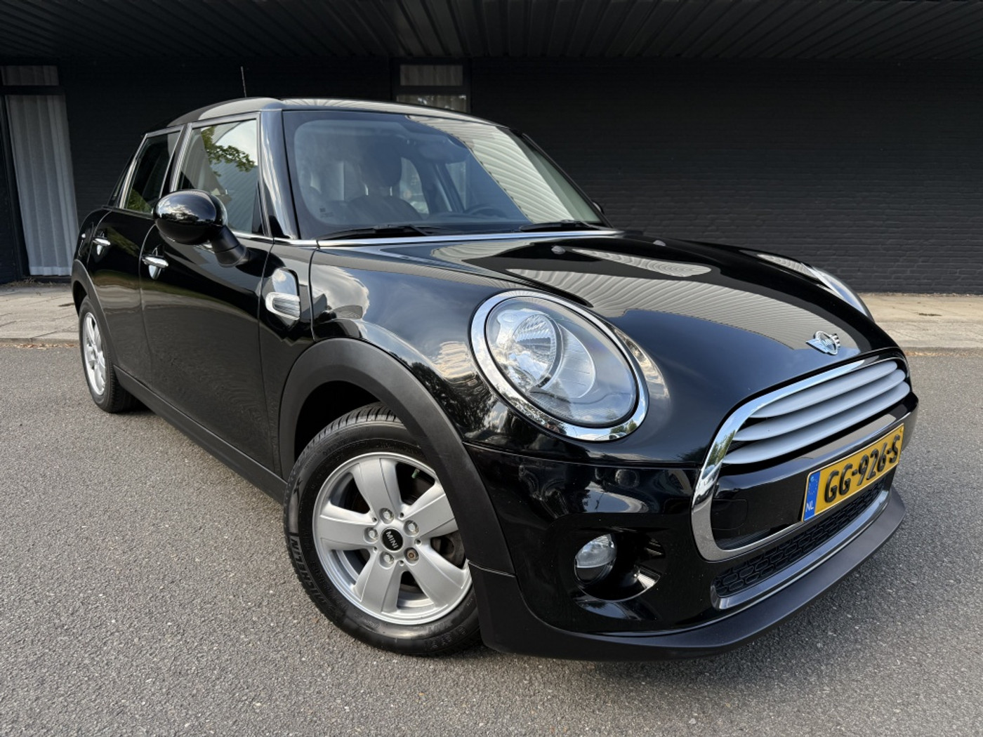 Mini Cooper 1.5 Cooper Pepp. Bns 2015 - voorkant