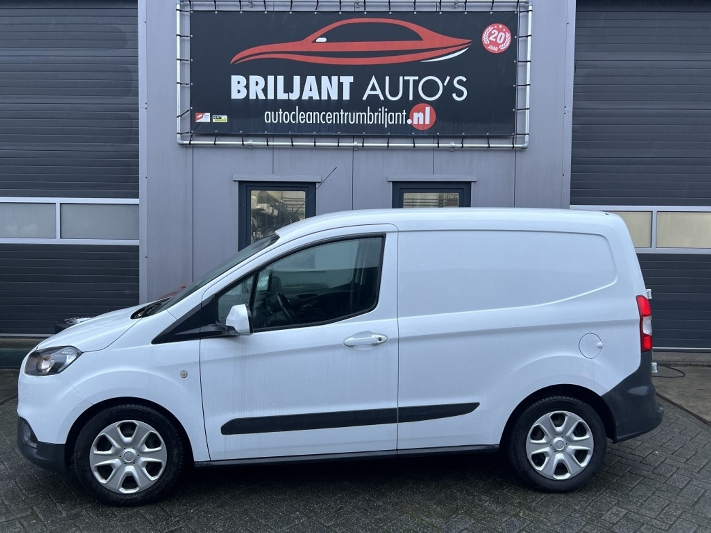 Ford Transit Courier 1.5 TDCI Trend Navi Cruise PDC 2019 - voorkant