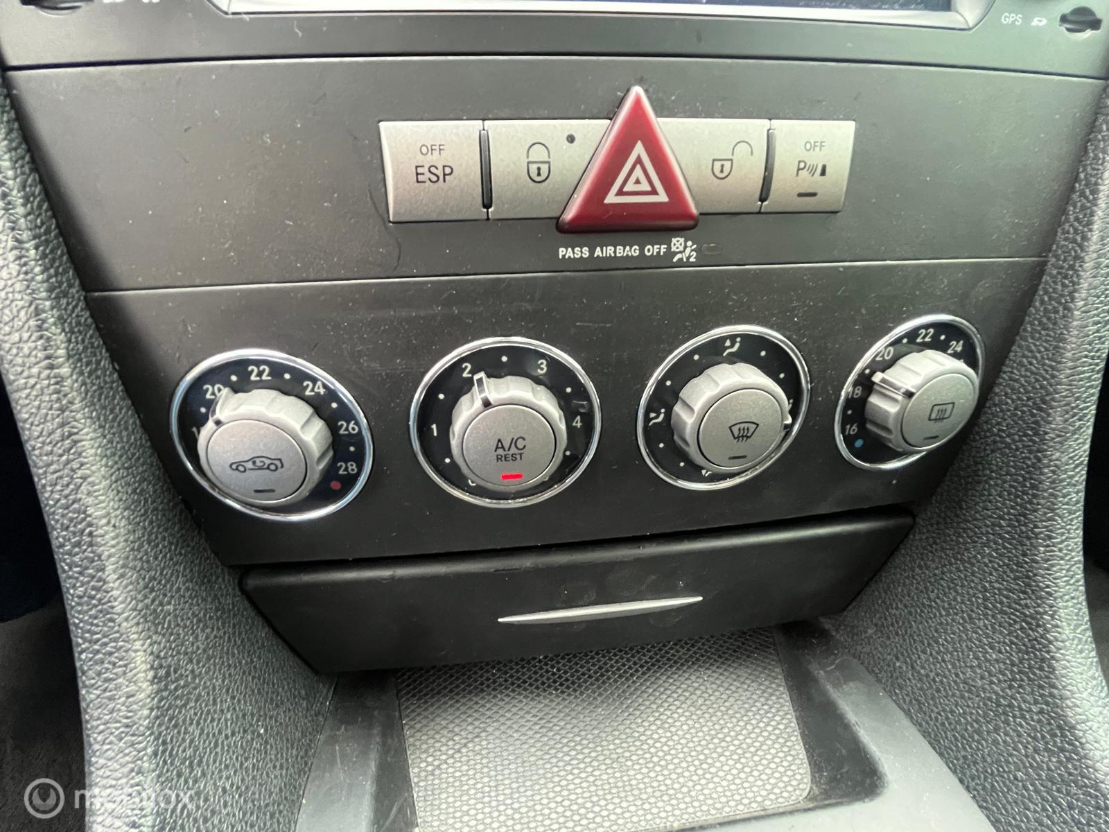 Foto van Mercedes-Benz SLK 200 Kompressor