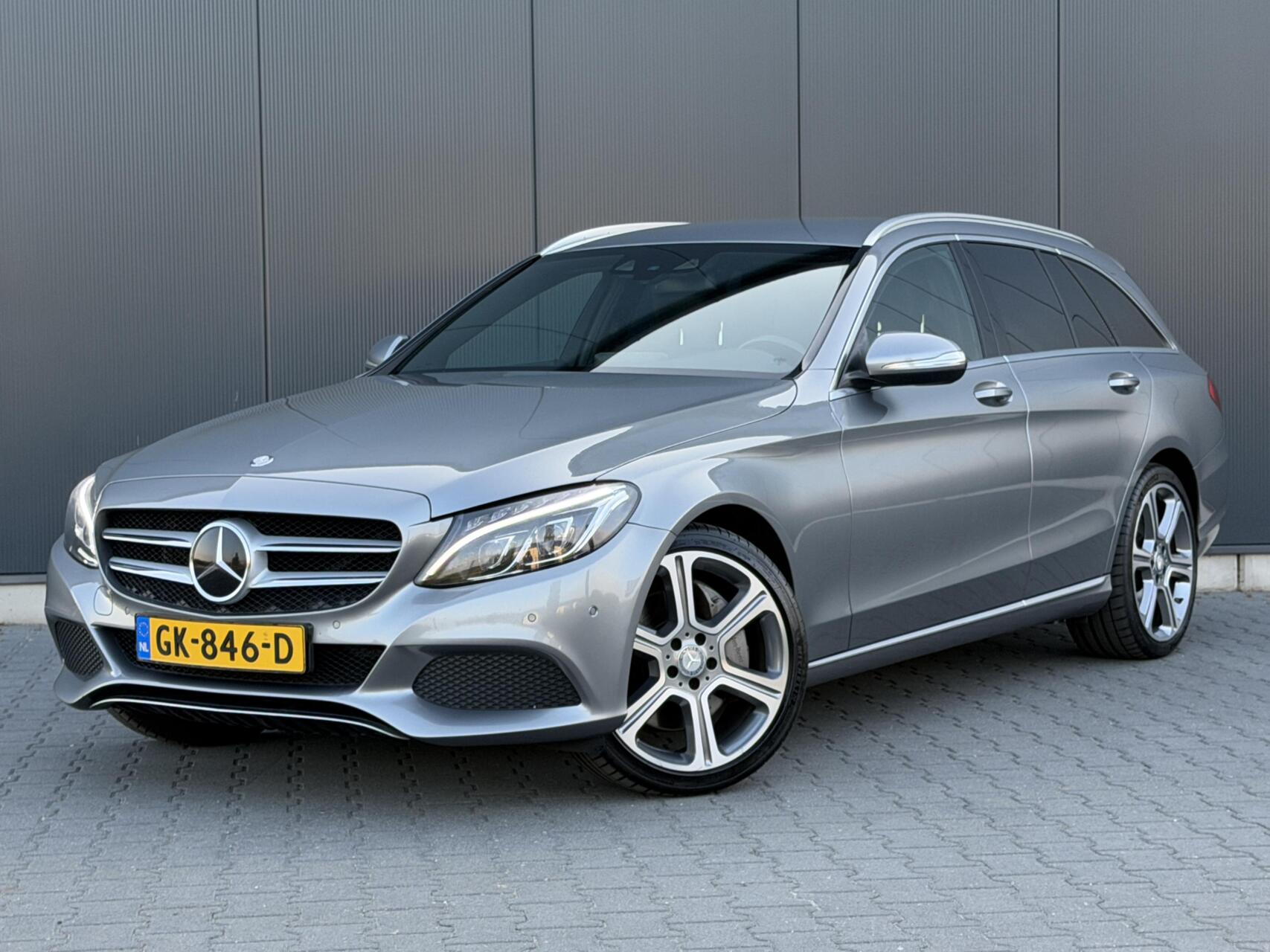 Mercedes-Benz C 350 E 350e Burmester - Airmatic - Led - Distronic Plus 2015 - voorkant
