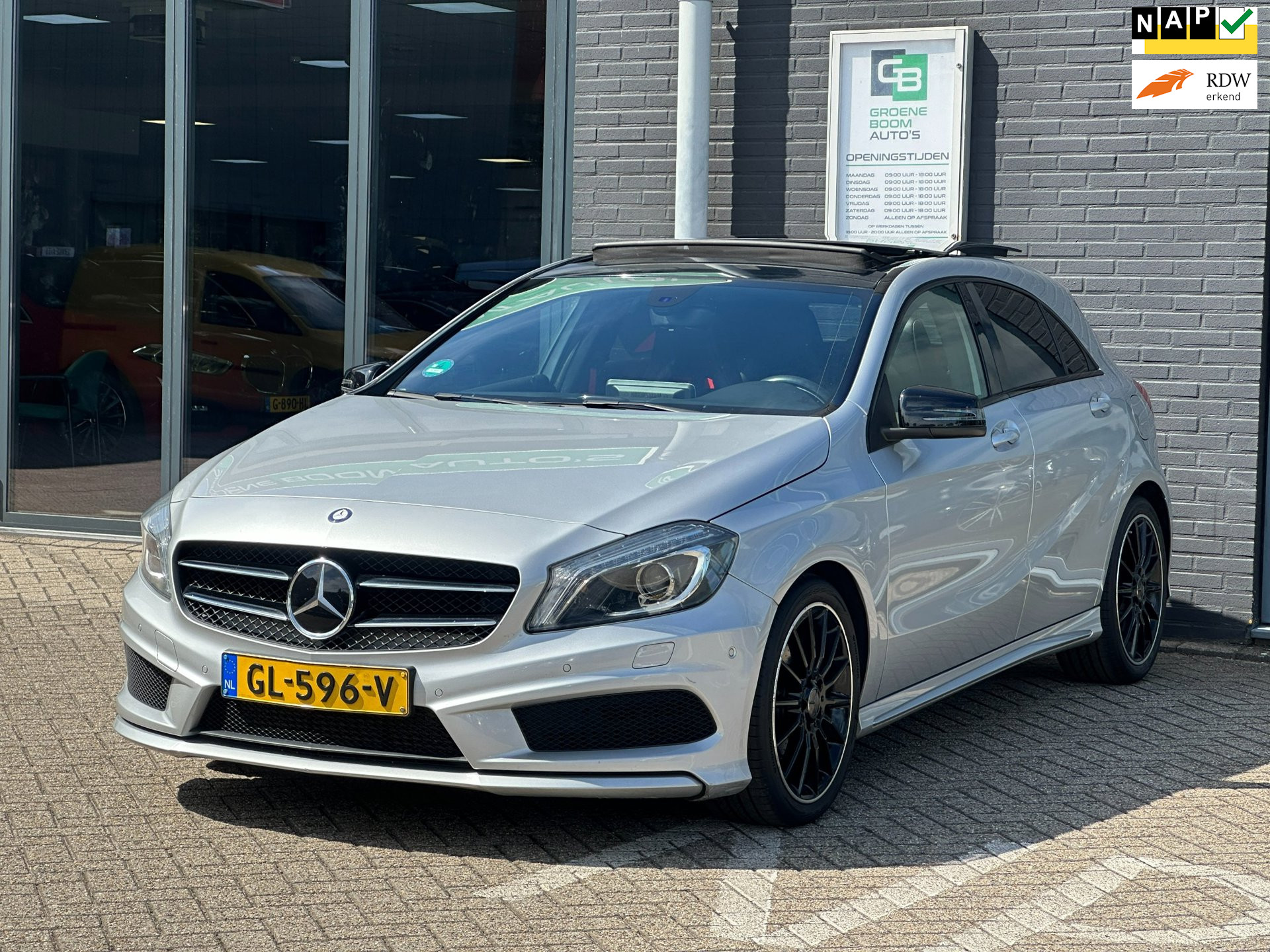 Mercedes-Benz A 180 180 Ambition/AUTOMAAT/PANO/NL AUTO-NAP!! 2015 - voorkant