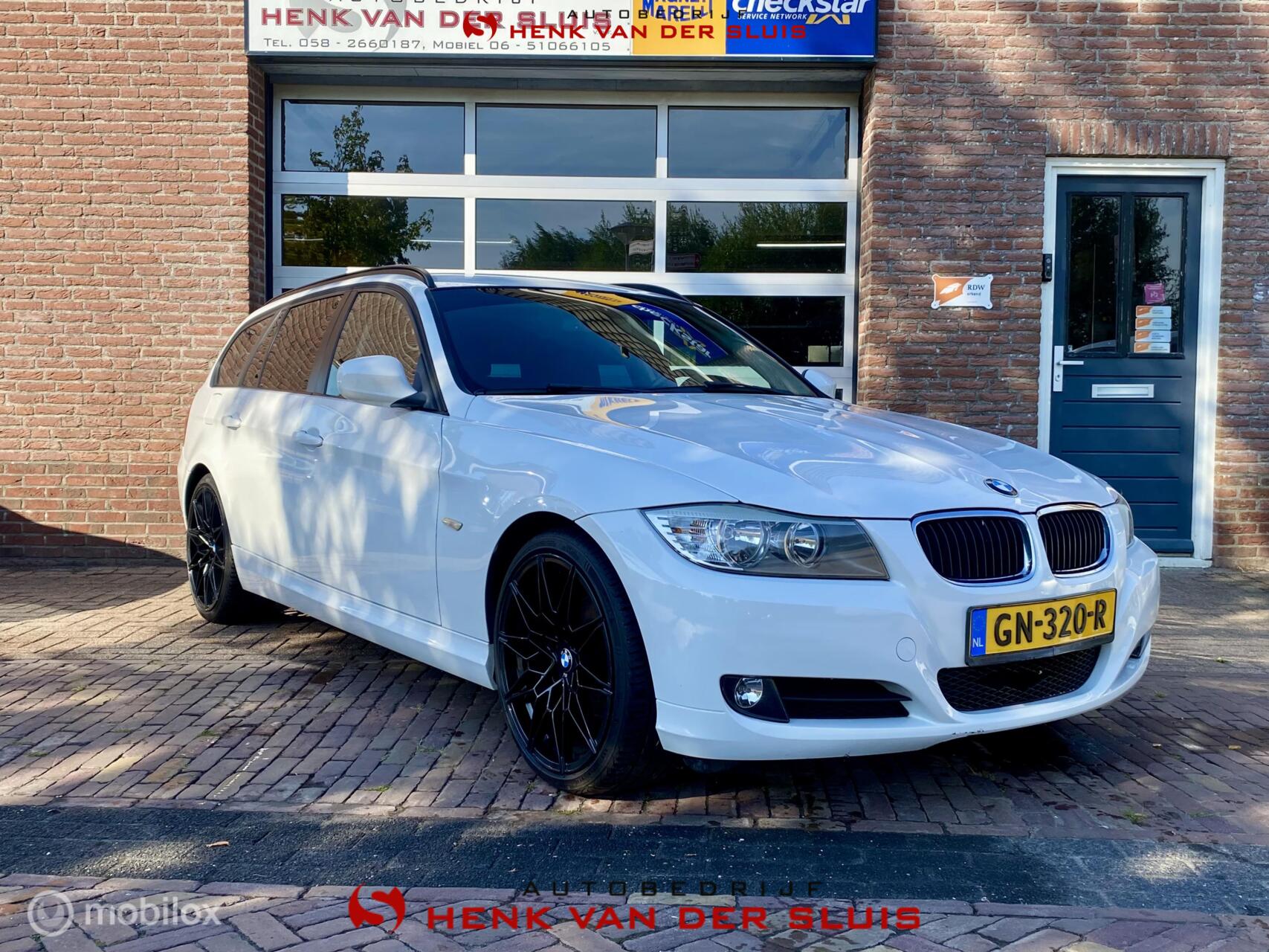 BMW 318i 318i Business Line 2010 - voorkant