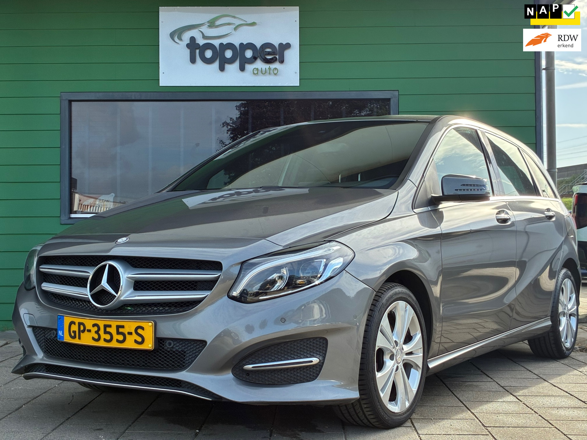 Mercedes-Benz B 200 200 Ambition|2e Eigenaar|Navigatie|CruiseControl|Airco|PDC|Nieuwe APK|NAP| 2015 - voorkant
