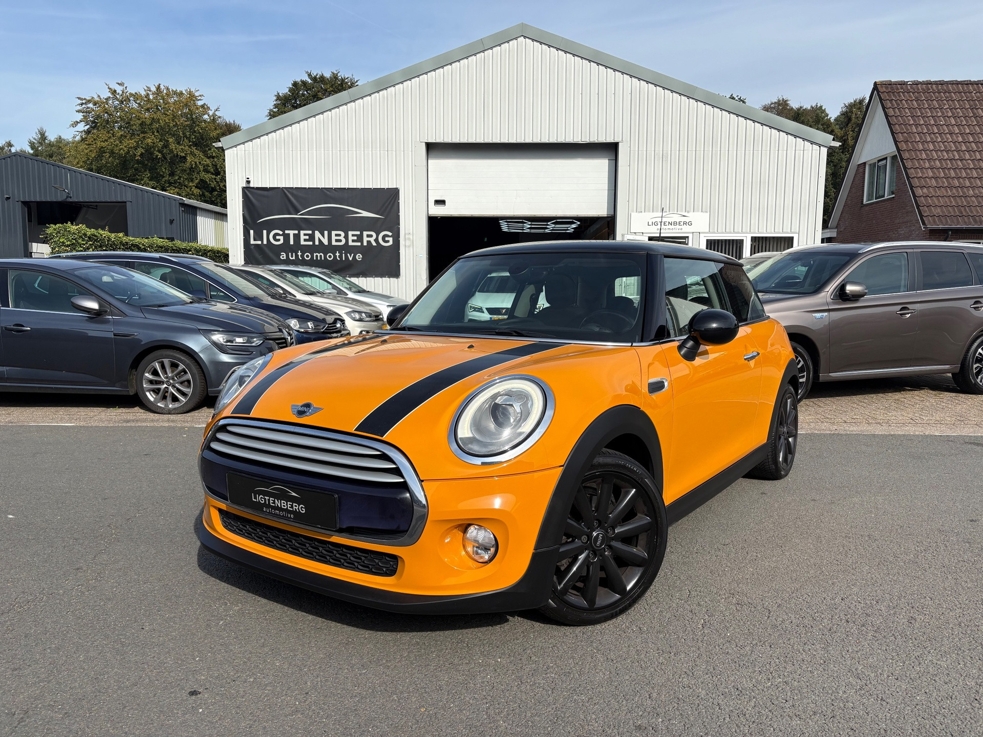 Mini Cooper 1.5 Cooper Business Pano|Cruise|PDC|NAV|Uniek 2015 - voorkant