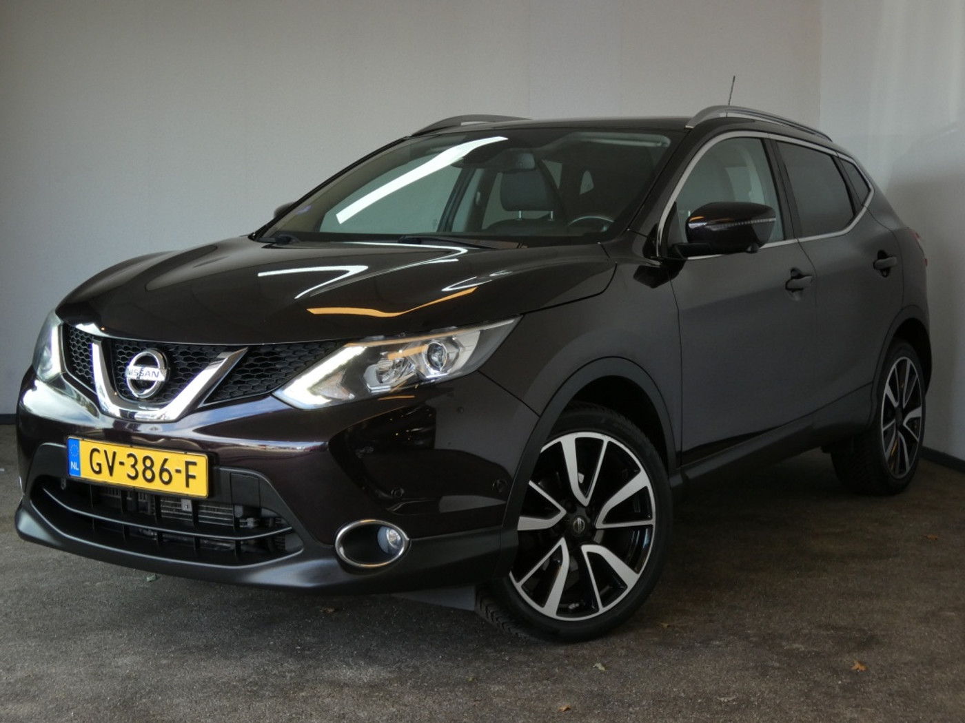 Nissan Nissan Qashqai 1.2 Tekna AUTOMAAT, NWE APK, STOELVERW. 2015 - voorkant