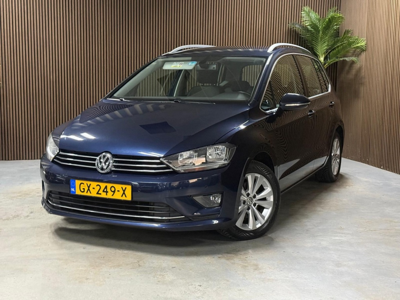 Volkswagen Golf Sportsvan 1.4 TSI Highline Navi|PDC V/A+Camera|ClimateControl|ElektrischPakket|APK 02-2027 2015 - voorkant