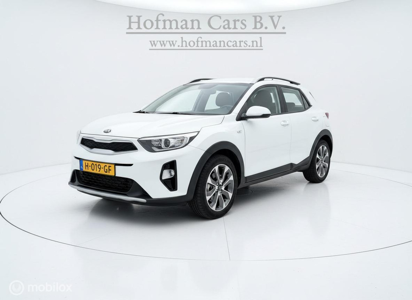 Kia Stonic 1.0 T-GDi DynamicLine | CarPlay | Navigatie | Camera | Slechts 21.893 km! | NAP | NL AUTO 2020 - voorkant