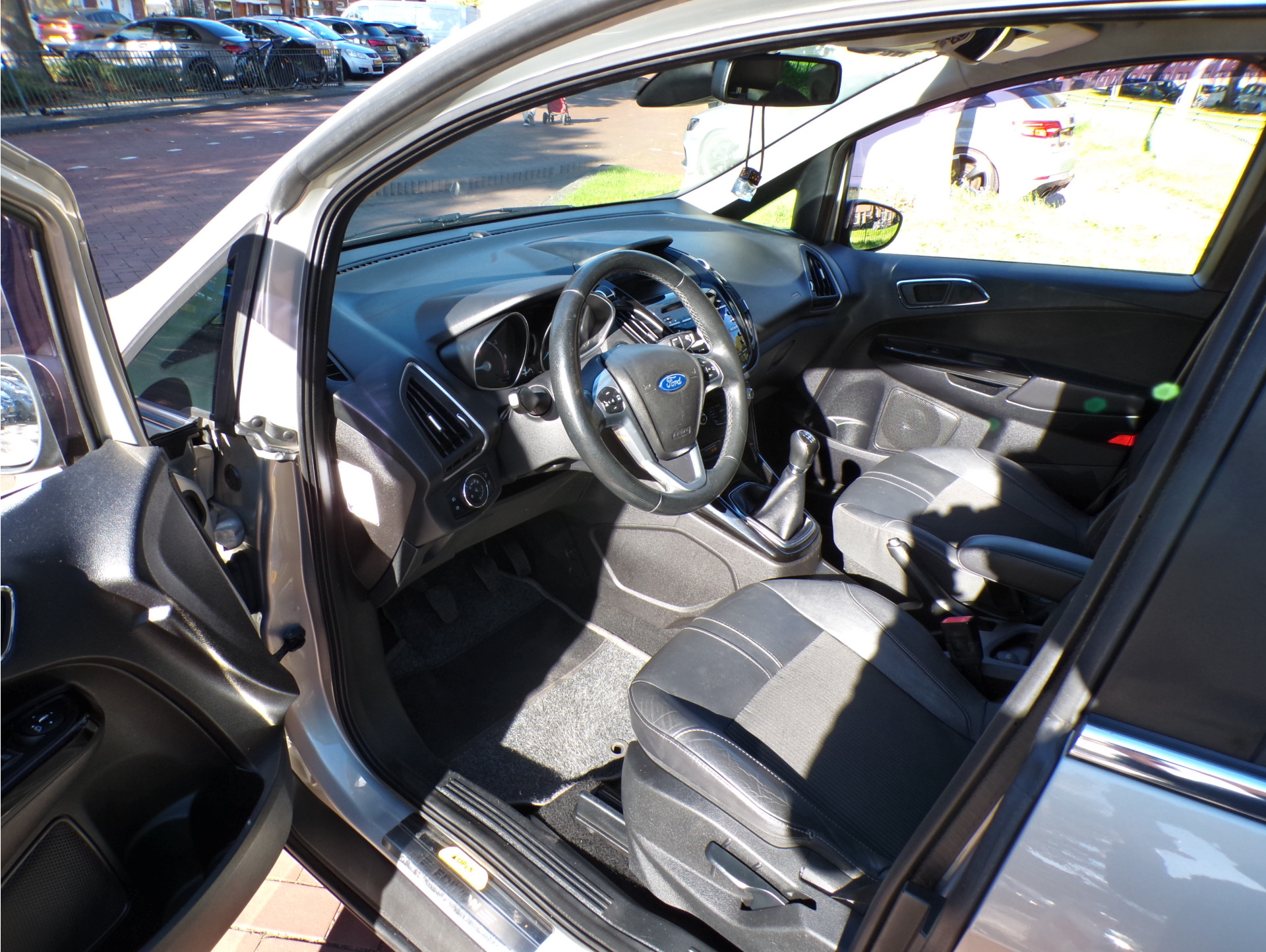 Foto van Ford B-max
