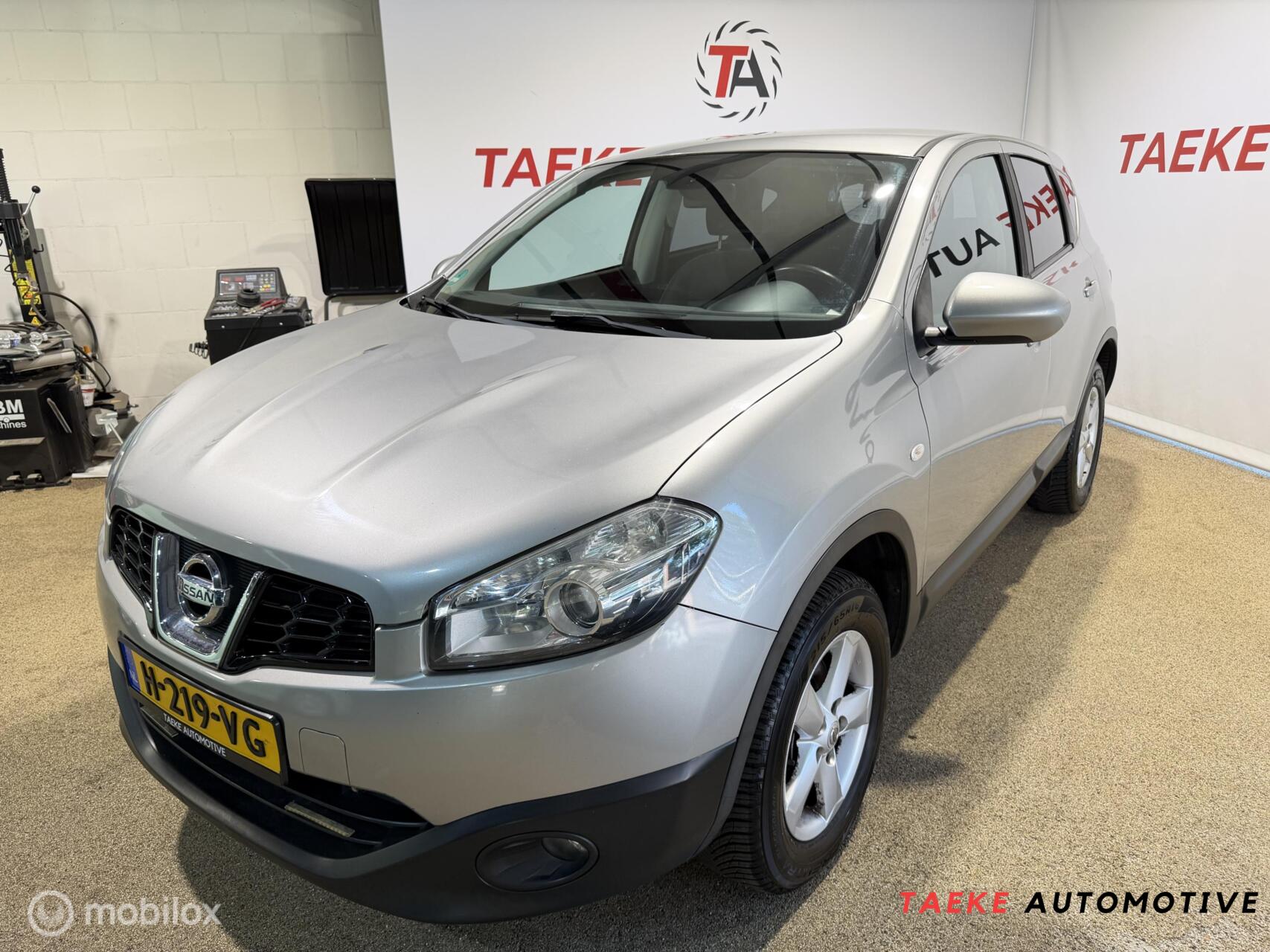 Nissan Nissan Qashqai 1.6 Visia Climate/Cruise/Came/Trekhaak 2012 - voorkant
