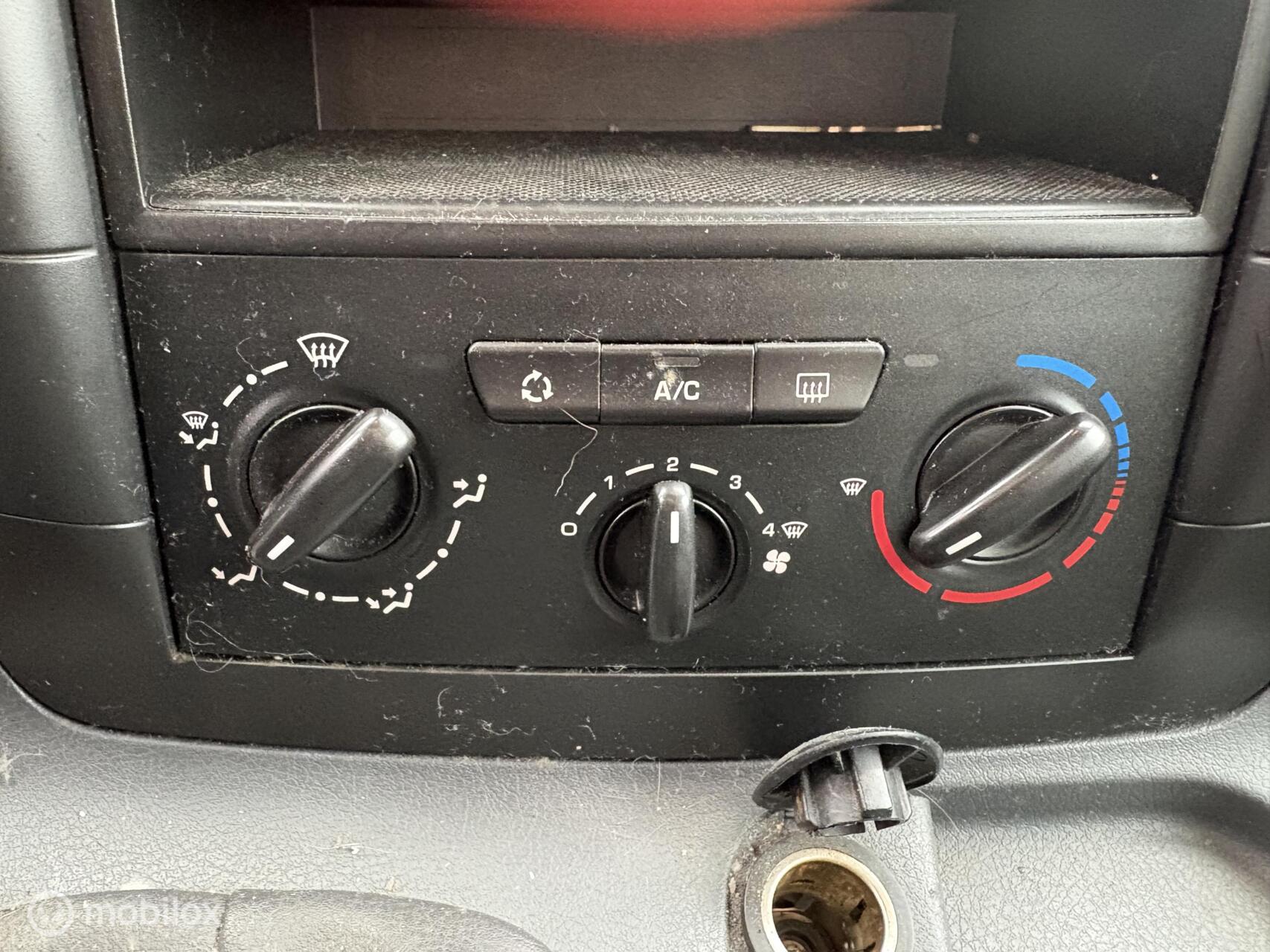 Foto van Peugeot Expert 227 1.6hdi 16v-90