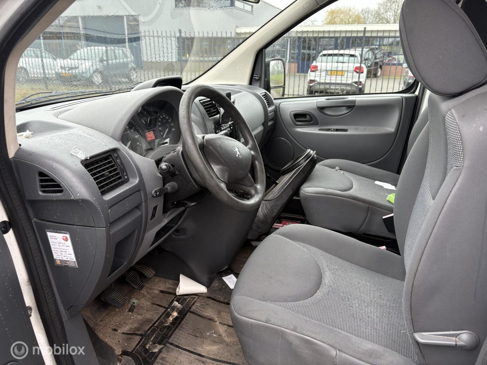 Foto van Peugeot Expert 227 1.6hdi 16v-90