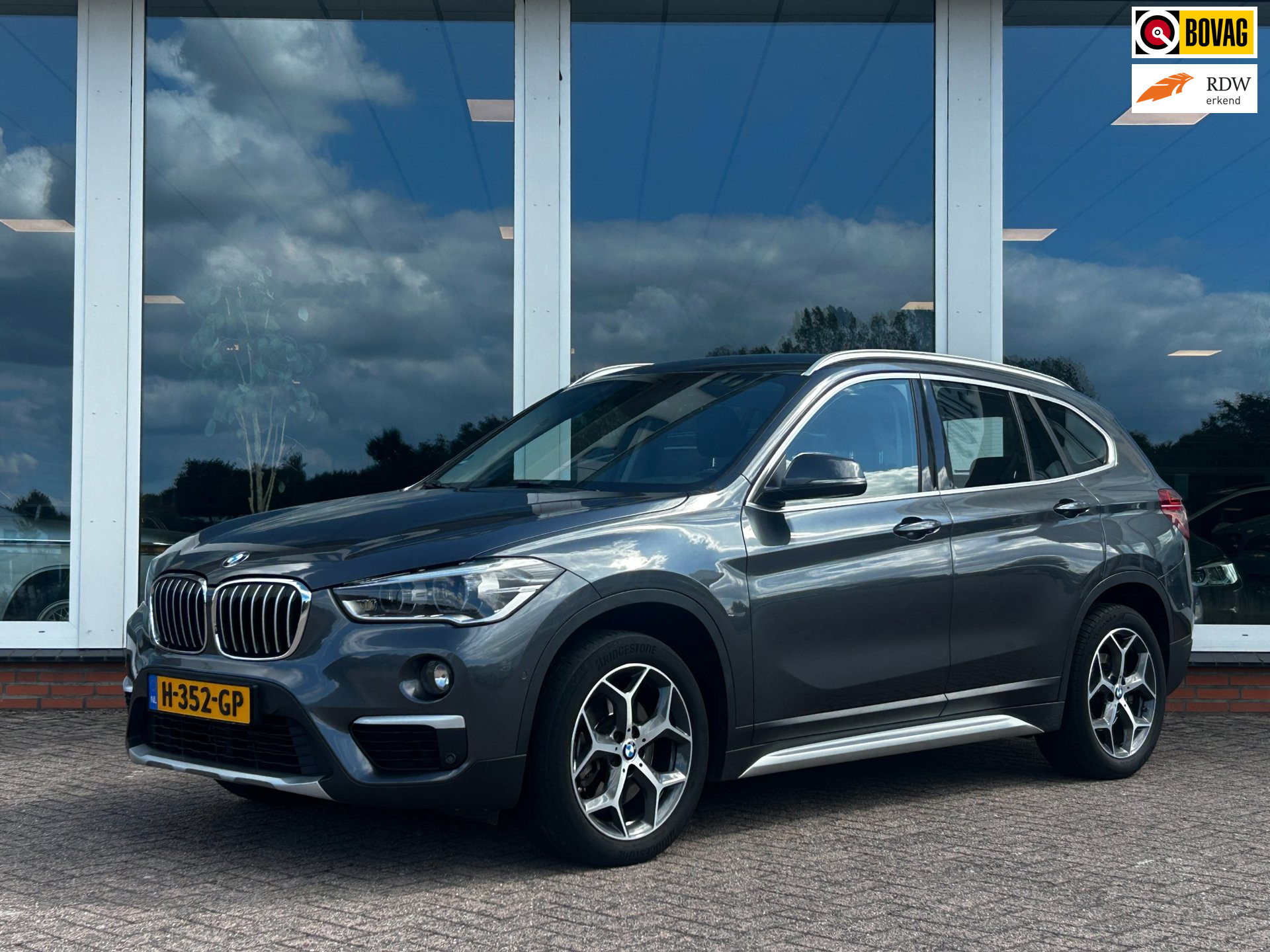 BMW X1 Xdrive20i XDrive20i AUT. - Executive - Navi - PDC - LM - Trekhaak 2017 - voorkant