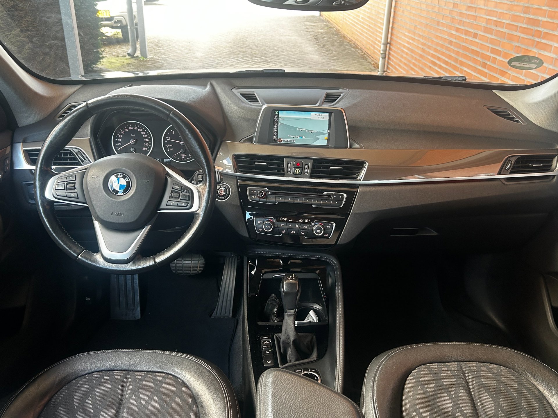 Foto van BMW X1 Xdrive20i