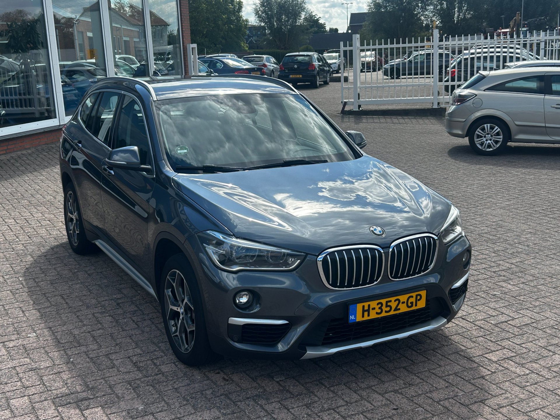 Foto van BMW X1 Xdrive20i
