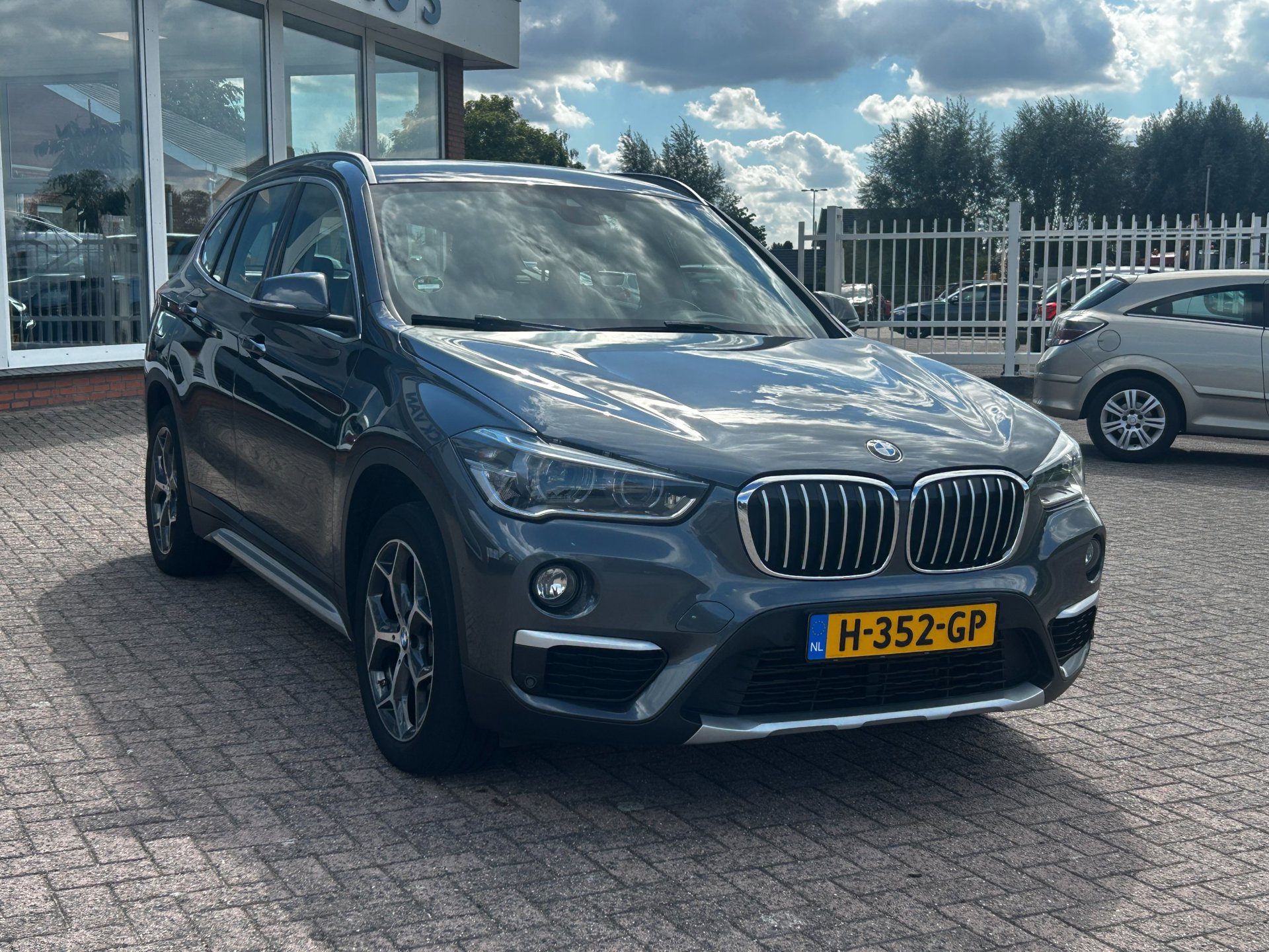 Foto van BMW X1 Xdrive20i