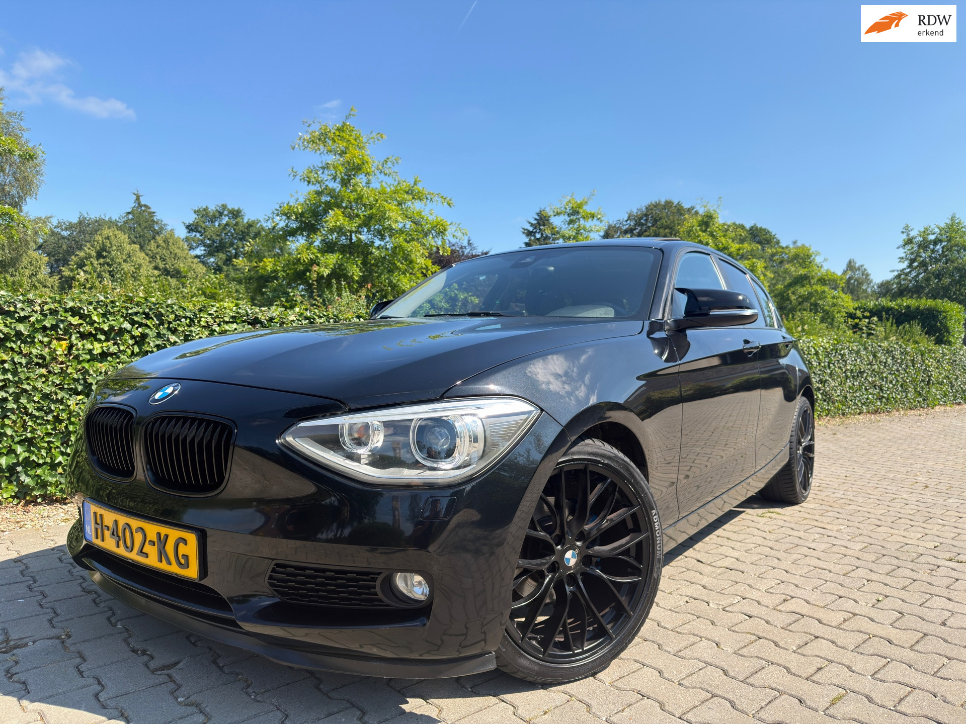 BMW 116i 116i Sport  Edition 5-Deurs , Clima / Cruise / Schuifdak / Navi / Led / Xenon / 18" Lm / Sport Uitlaat. 2012 - voorkant