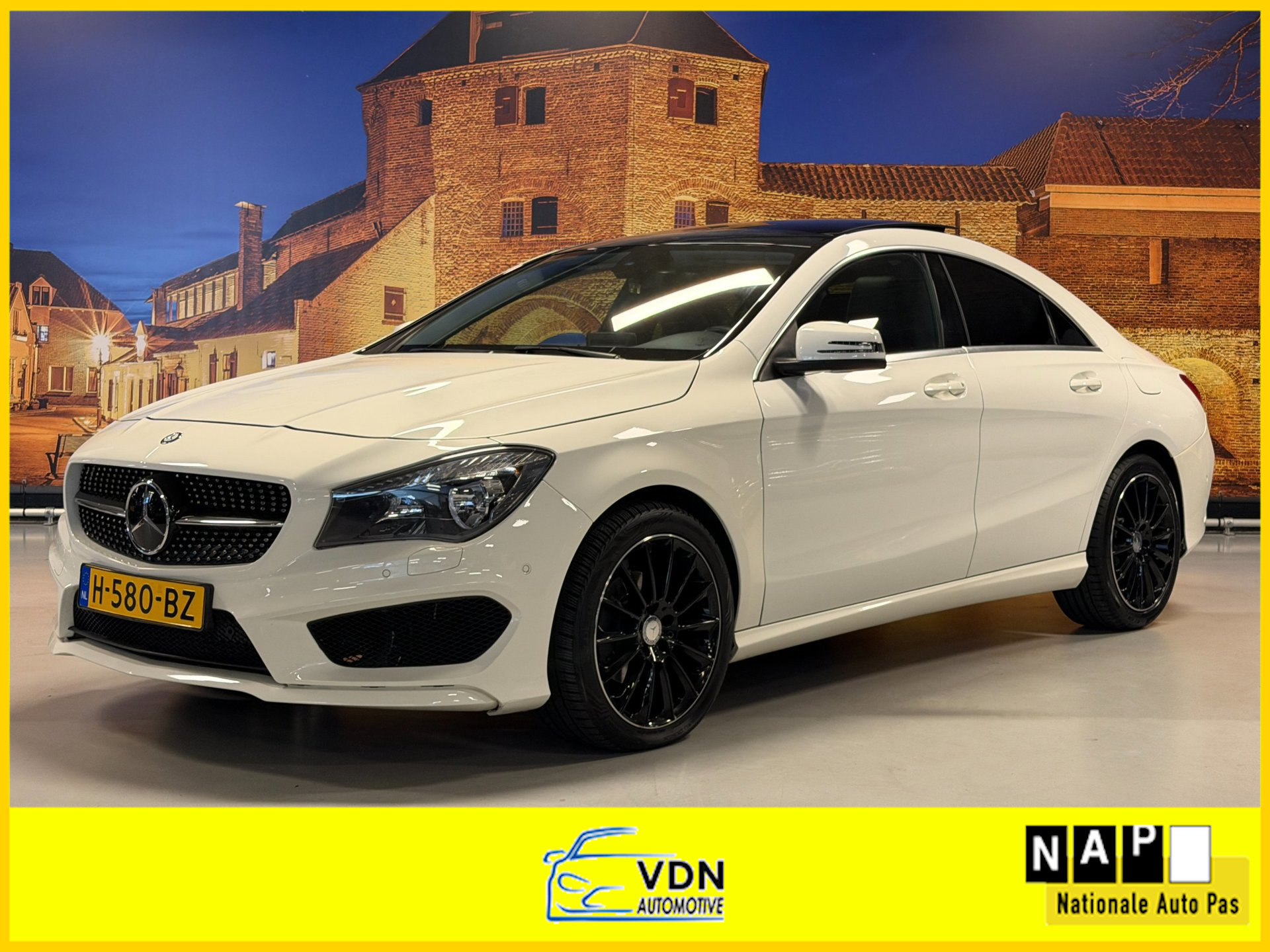 Mercedes-Benz Cla 180 180 Ambition AMG Panoramadak PDC 2015 - voorkant