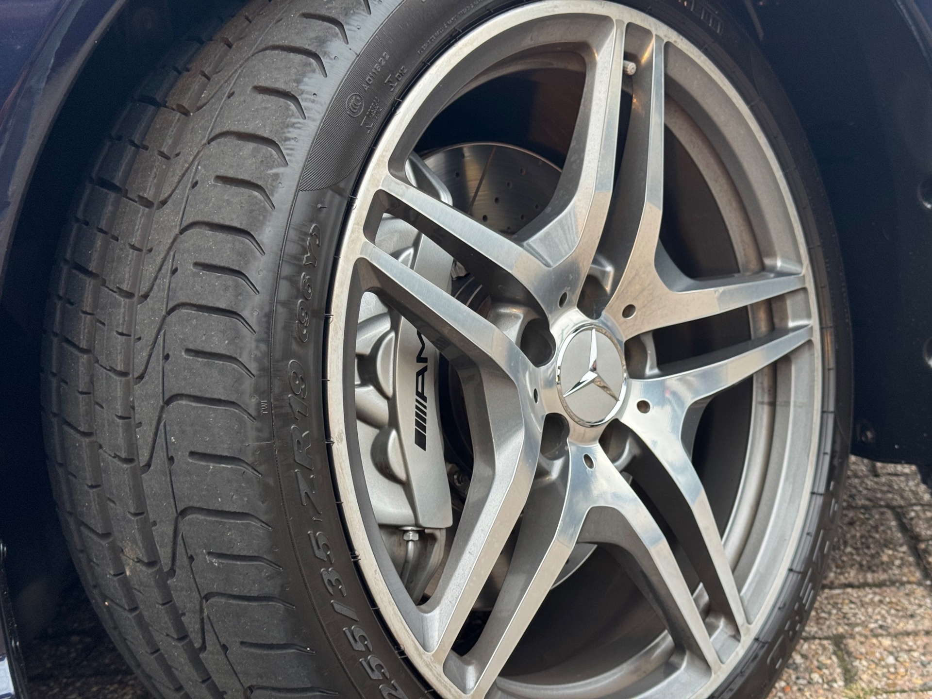 Foto van Mercedes-Benz SL 63 AMG