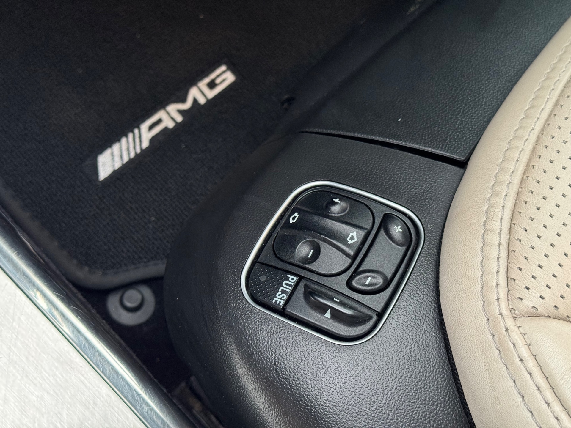 Foto van Mercedes-Benz SL 63 AMG
