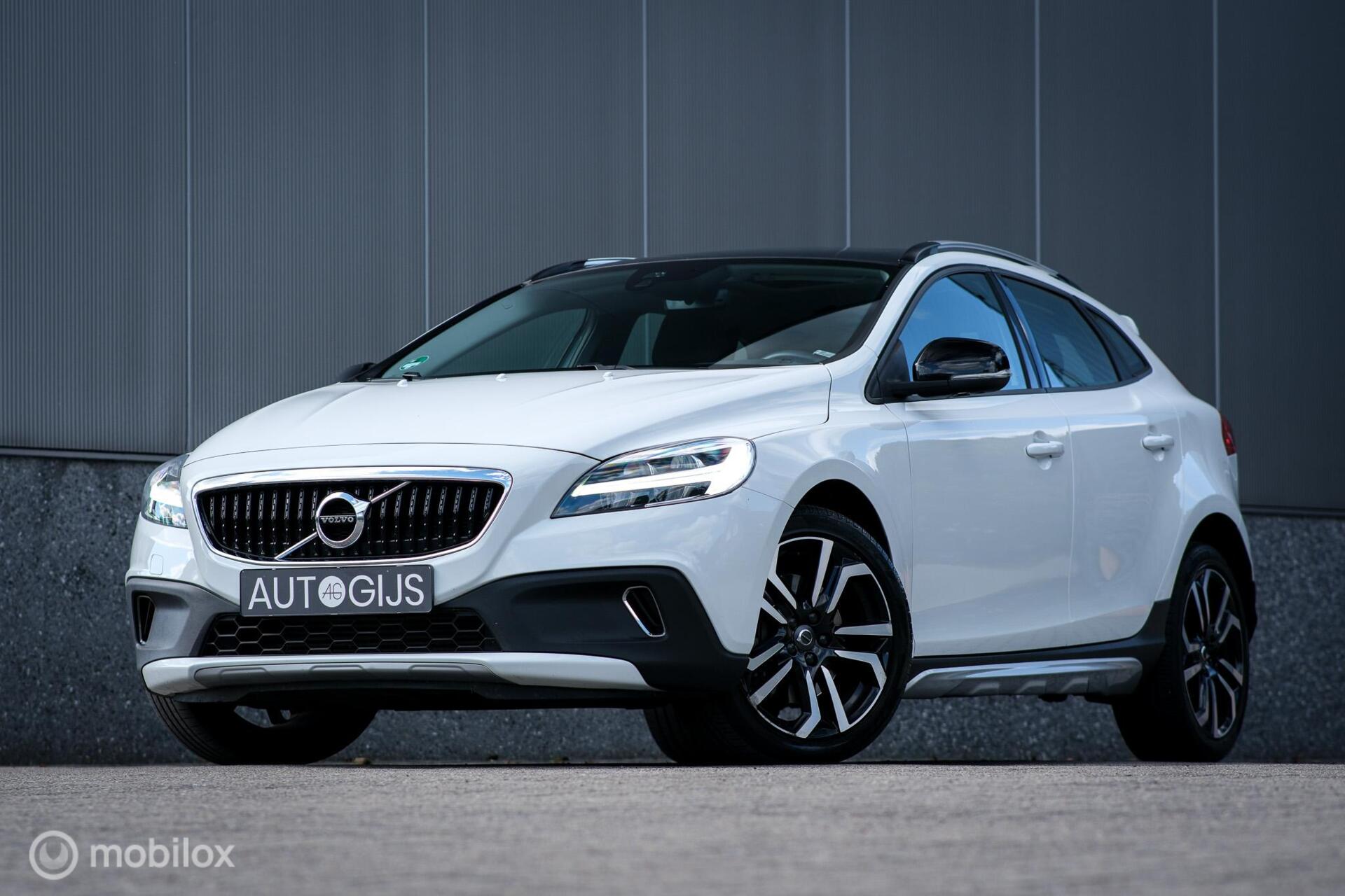 Volvo V40 Cross Country 1.5 T3 Polar+ Automaat | Trekhaak | Panorama | LED | Cruise | PDC | rijklaarprijs | 2019 - voorkant