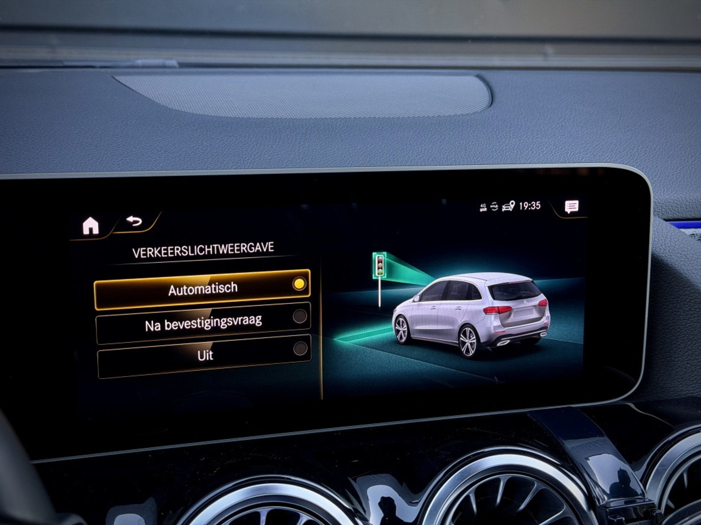 Foto van Mercedes-Benz B 220