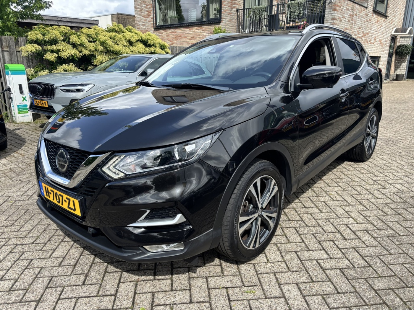 Nissan Nissan Qashqai 1.3 DIG-T N-Connecta X-trocic | Trekhaak | Pano | Rondom-camera 2019 - voorkant