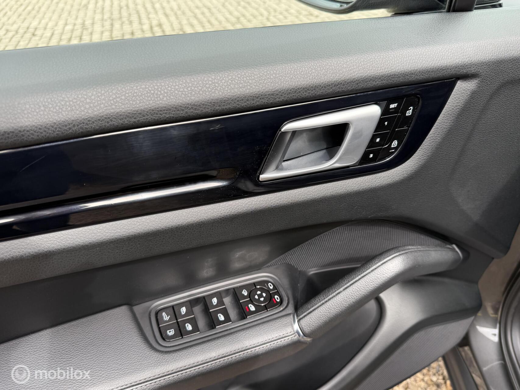 Foto van Porsche Cayenne E-hybrid