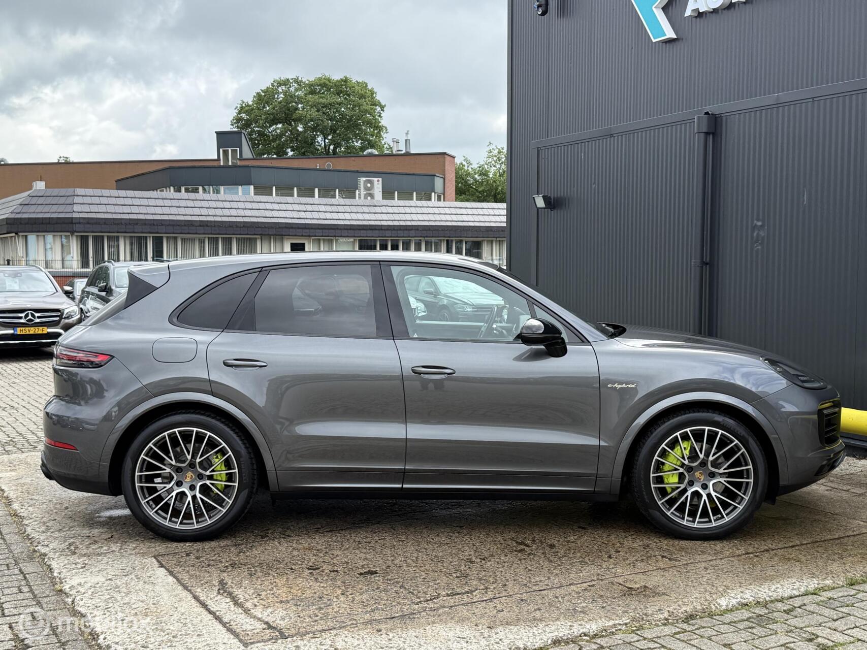 Foto van Porsche Cayenne E-hybrid