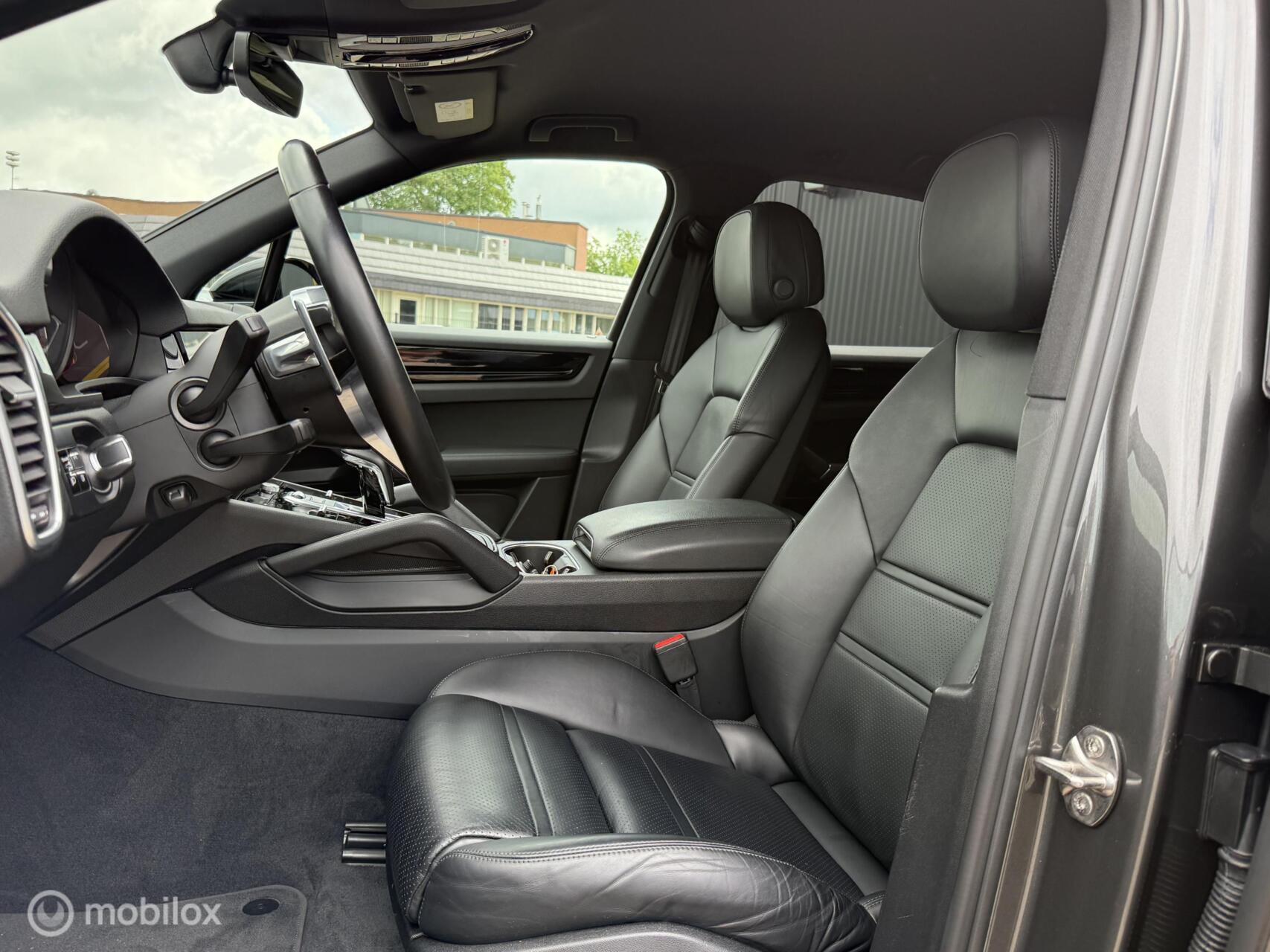 Foto van Porsche Cayenne E-hybrid