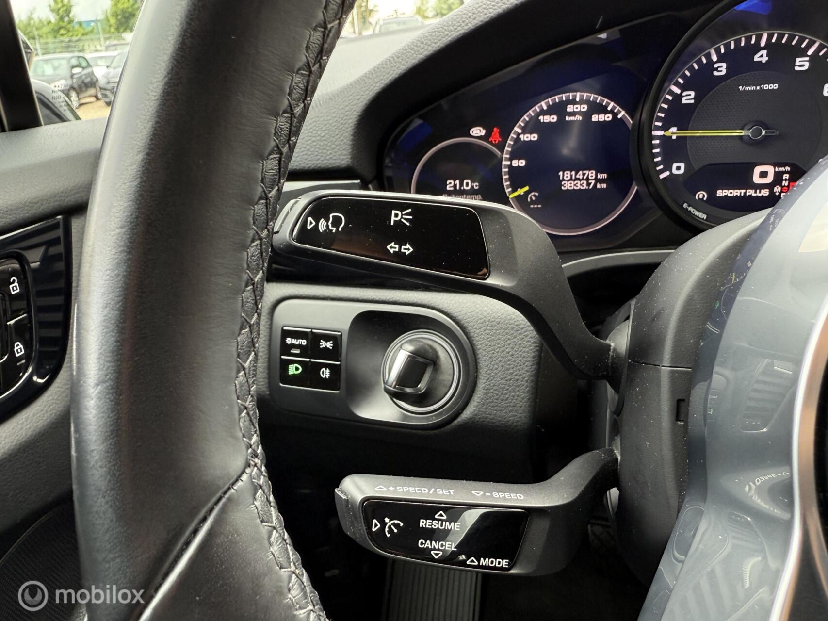 Foto van Porsche Cayenne E-hybrid
