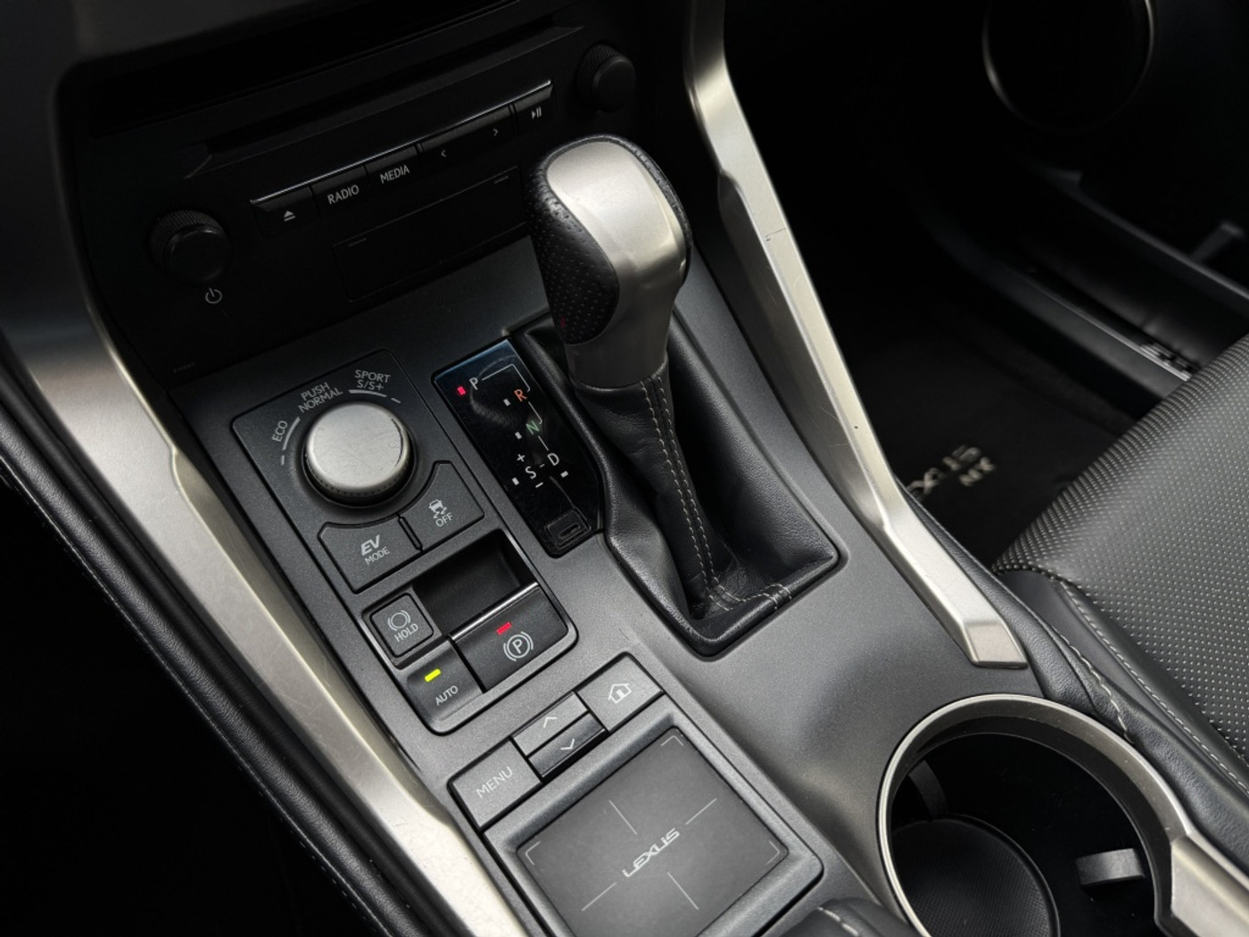Foto van Lexus Lexus Nx300h