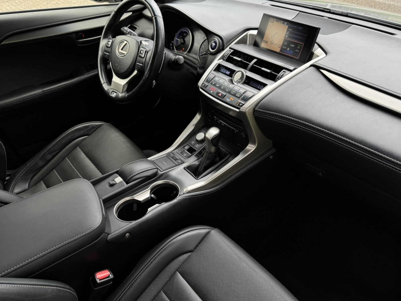 Foto van Lexus Lexus Nx300h