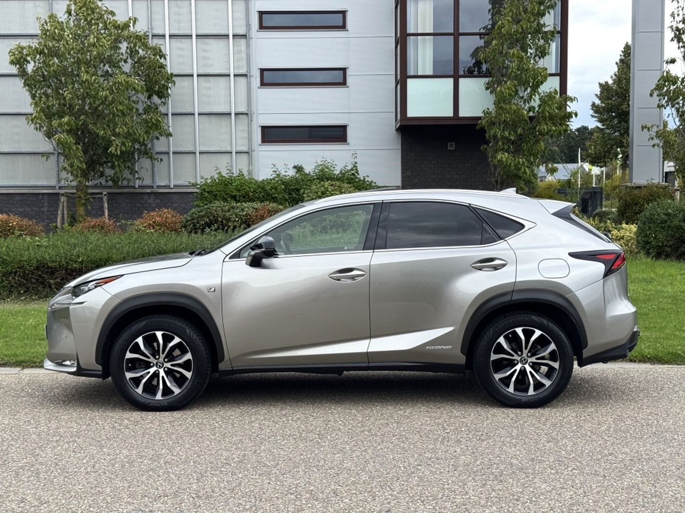 Foto van Lexus Lexus Nx300h