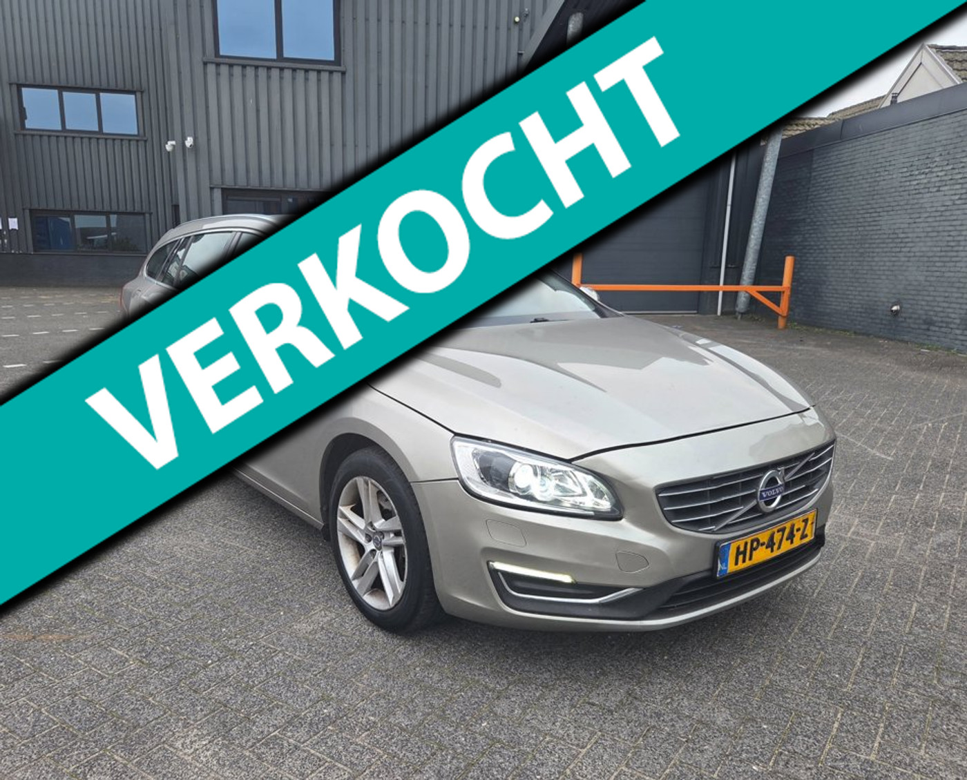 Volvo V60 Twin Engine 2.4 D6 Twin Engine R-Design 4wd Trekhaak Navi 2015 - voorkant