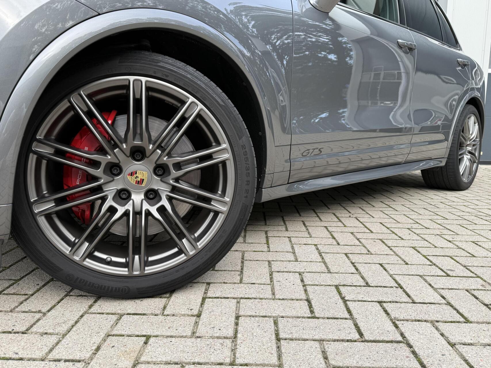 Foto van Porsche Cayenne GTS