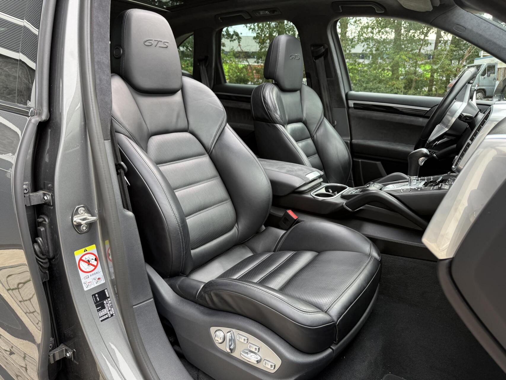 Foto van Porsche Cayenne GTS
