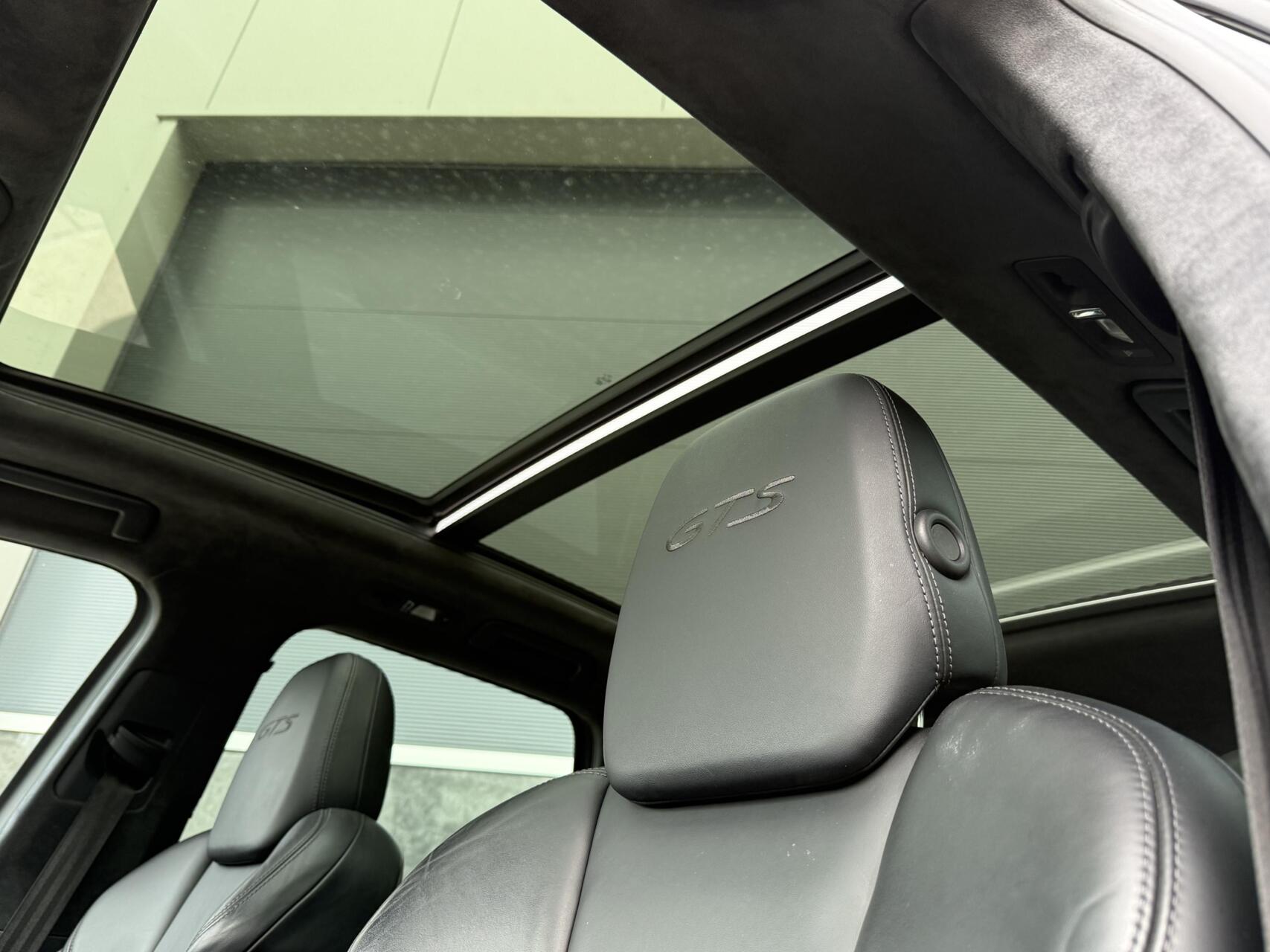 Foto van Porsche Cayenne GTS