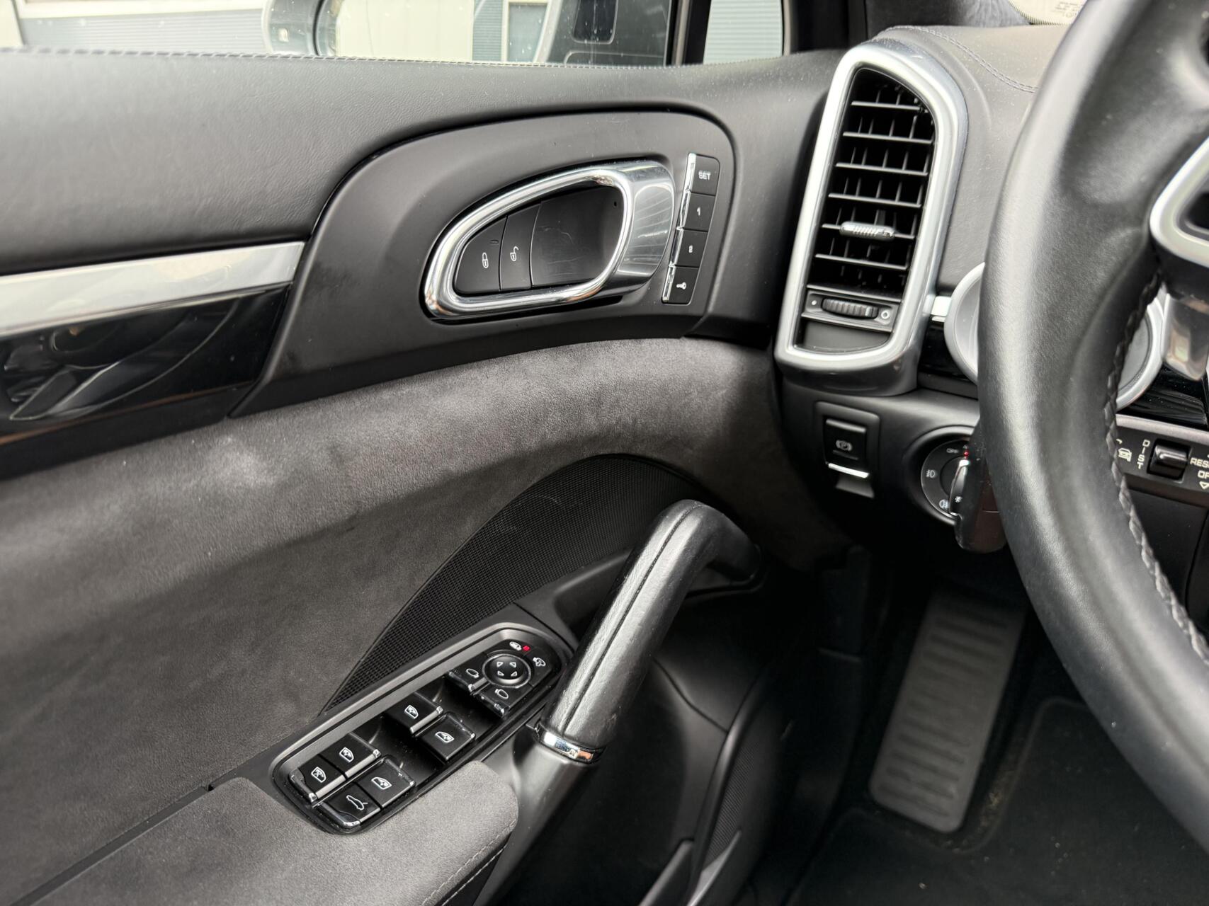 Foto van Porsche Cayenne GTS