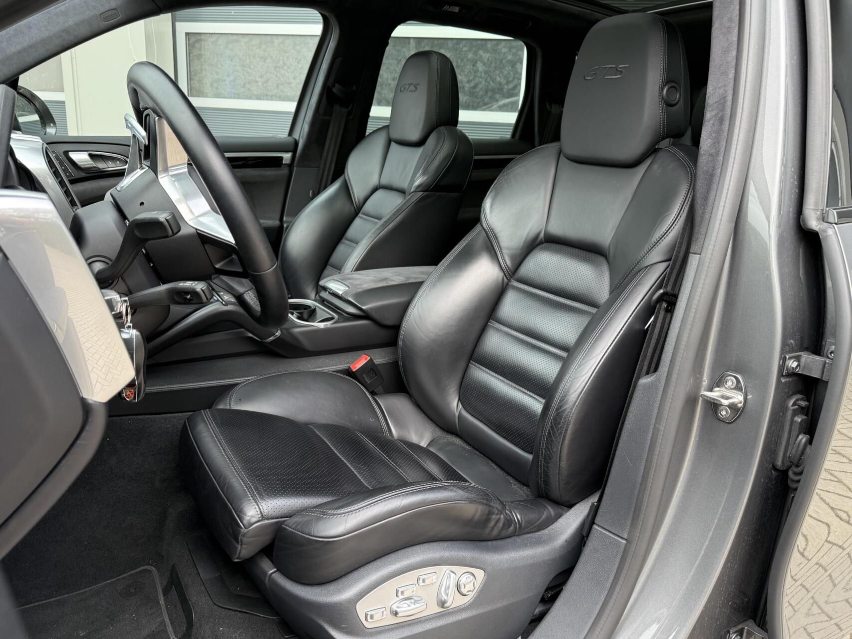 Foto van Porsche Cayenne GTS