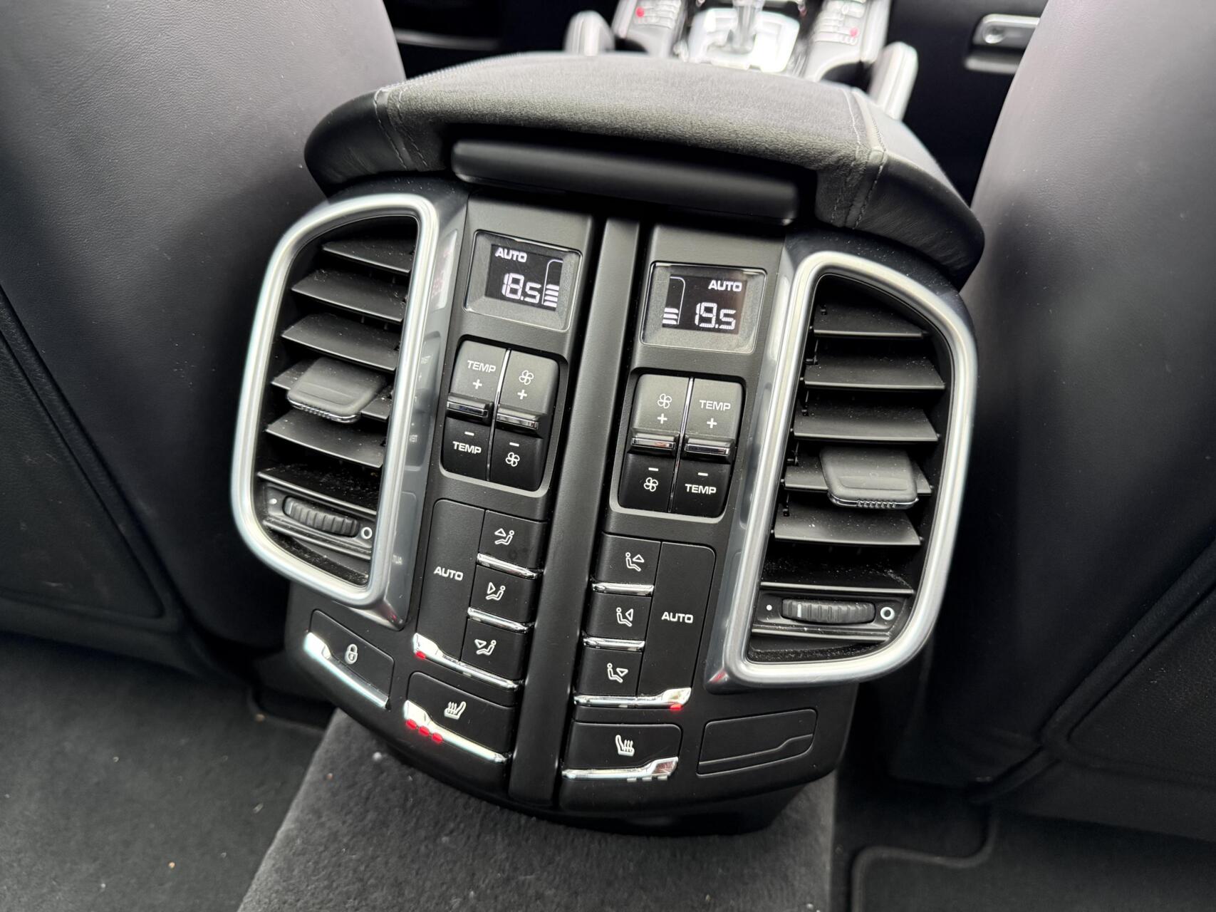 Foto van Porsche Cayenne GTS