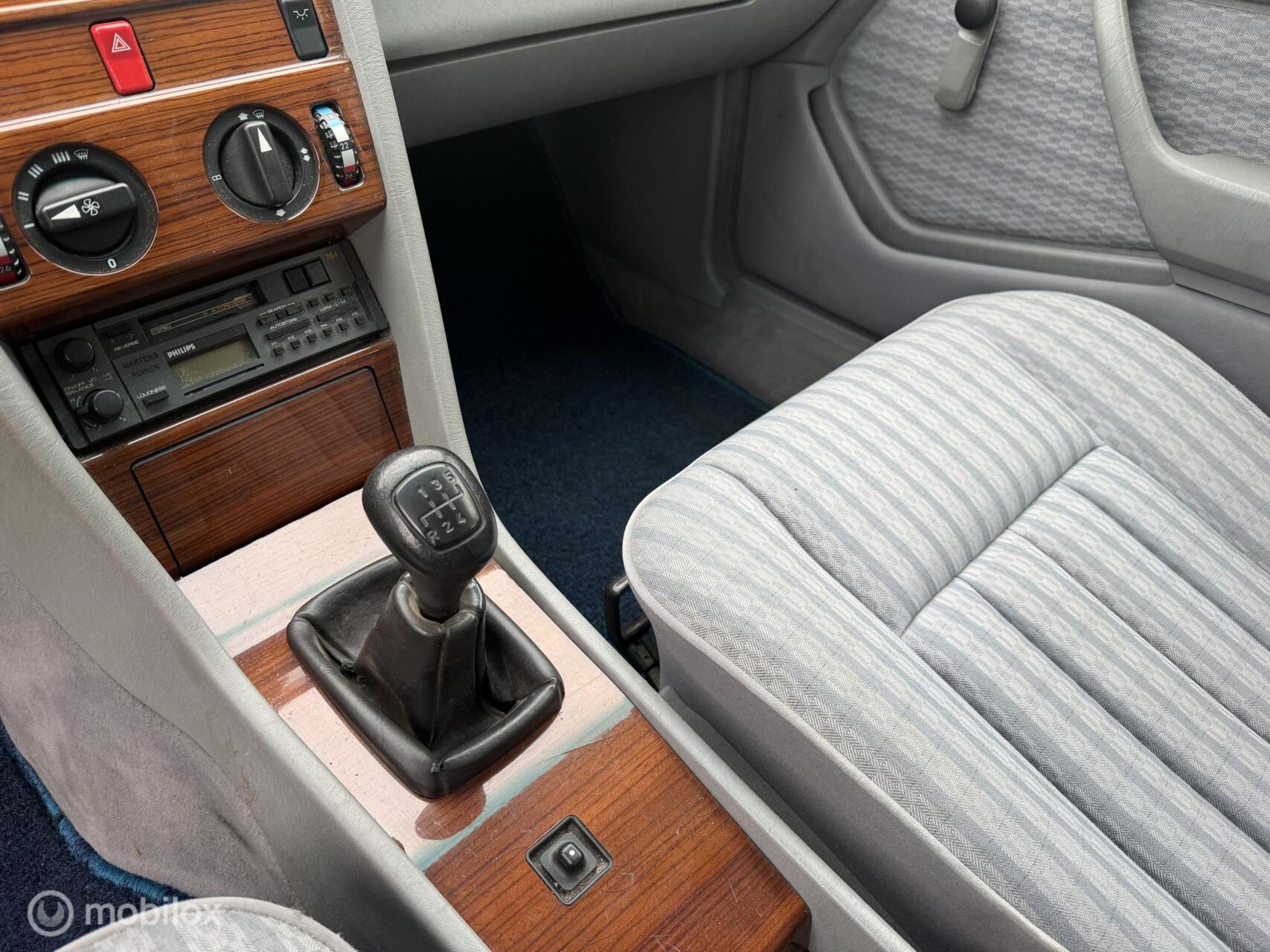 Foto van Mercedes-Benz 200 E U9