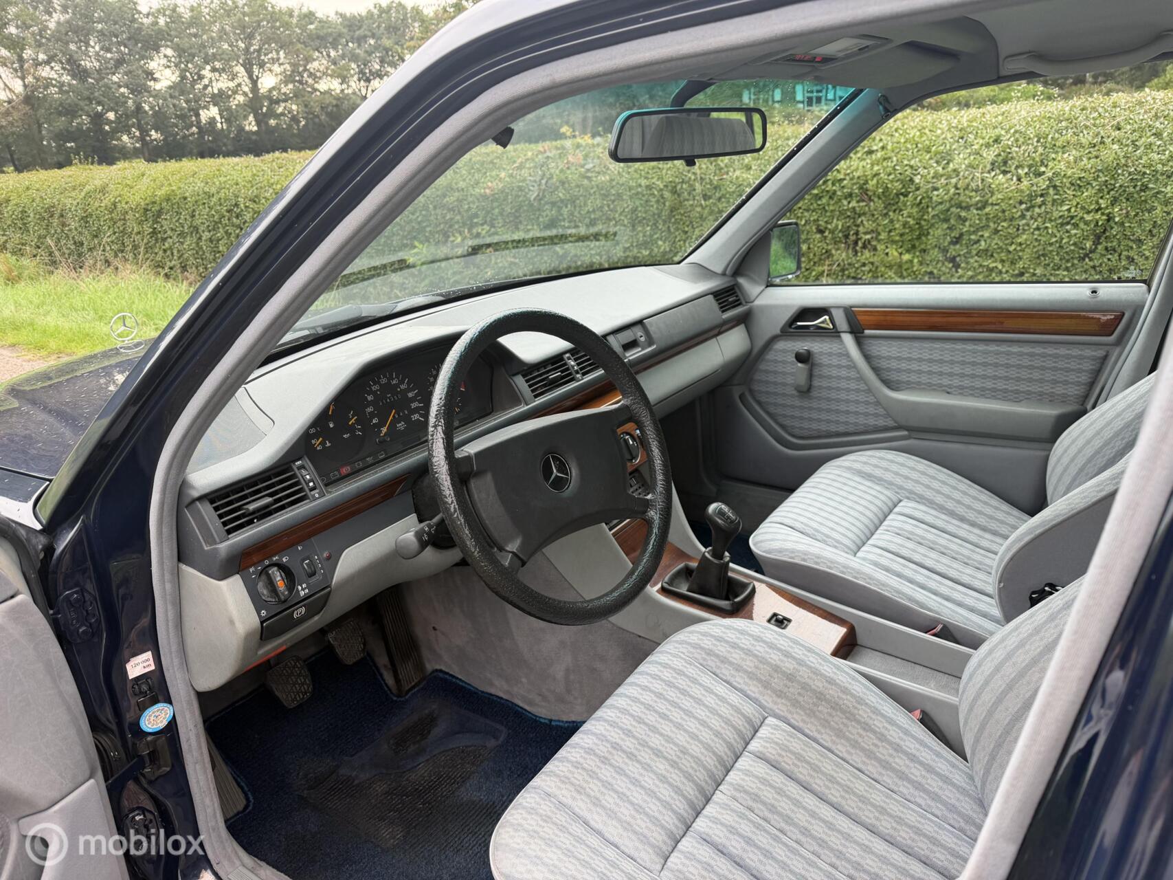 Foto van Mercedes-Benz 200 E U9