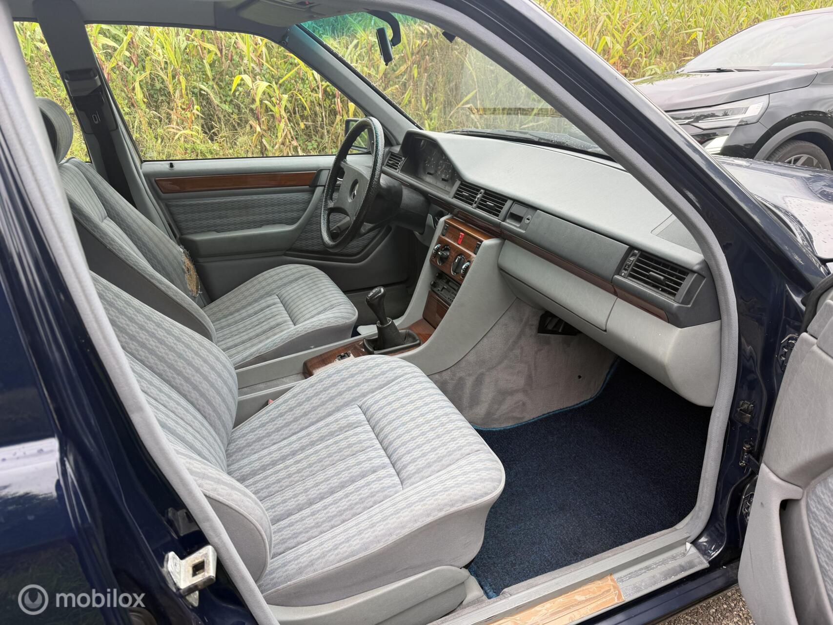 Foto van Mercedes-Benz 200 E U9