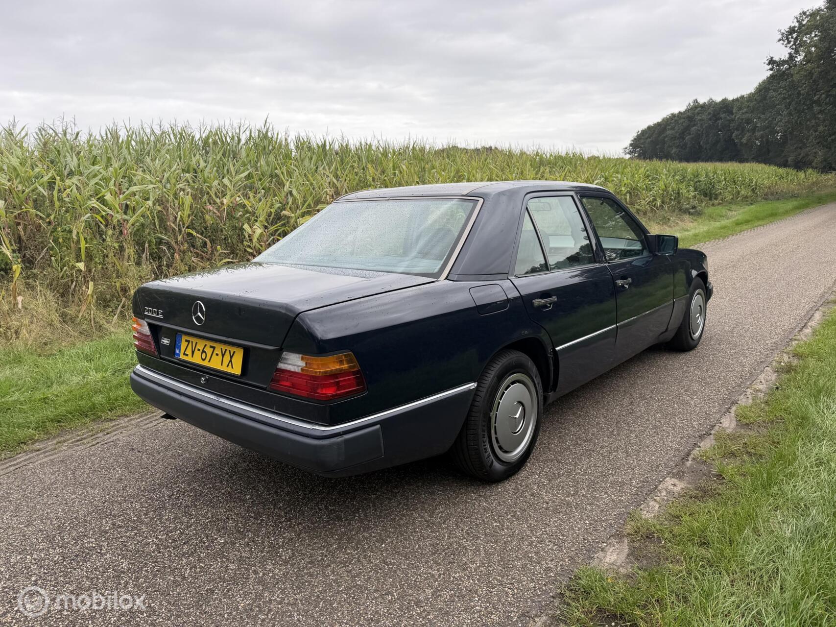 Foto van Mercedes-Benz 200 E U9