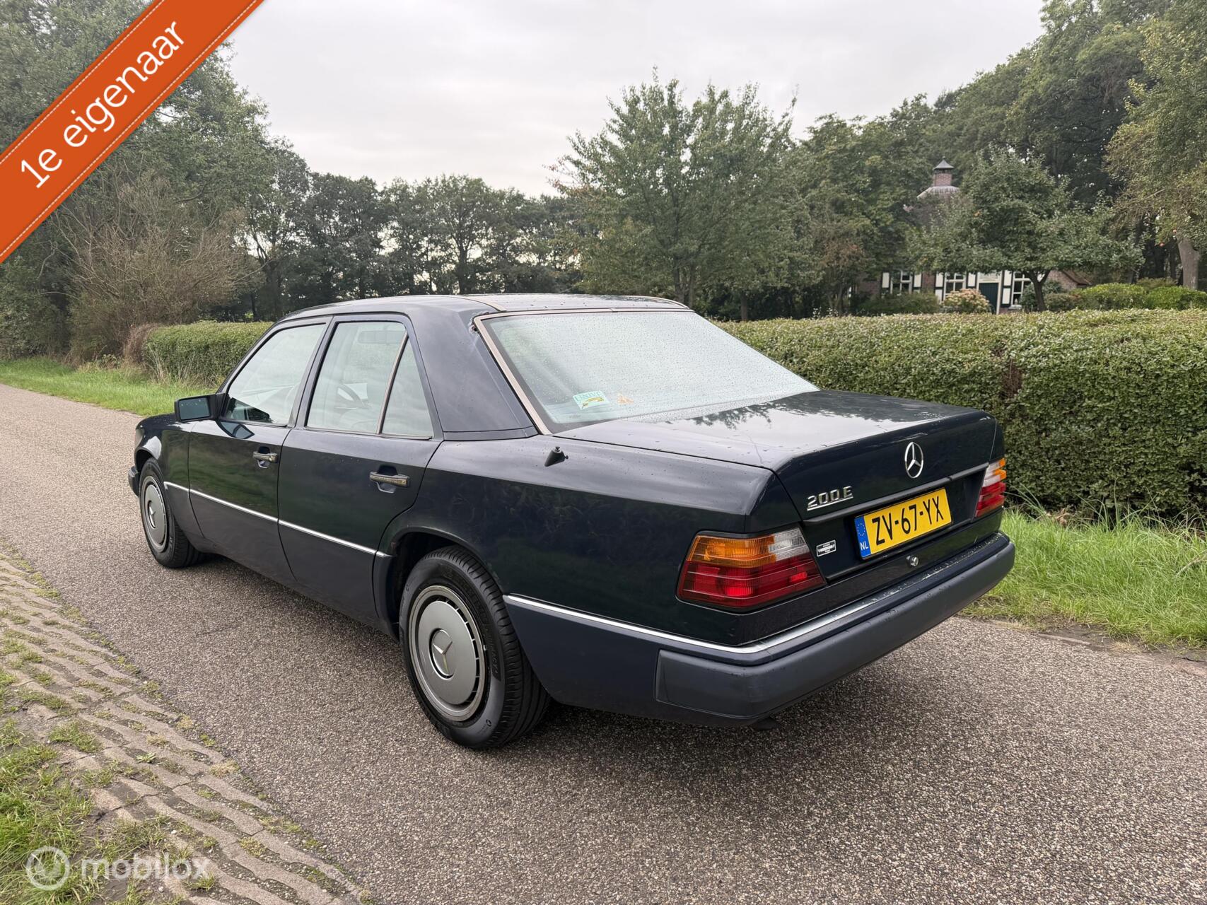 Foto van Mercedes-Benz 200 E U9